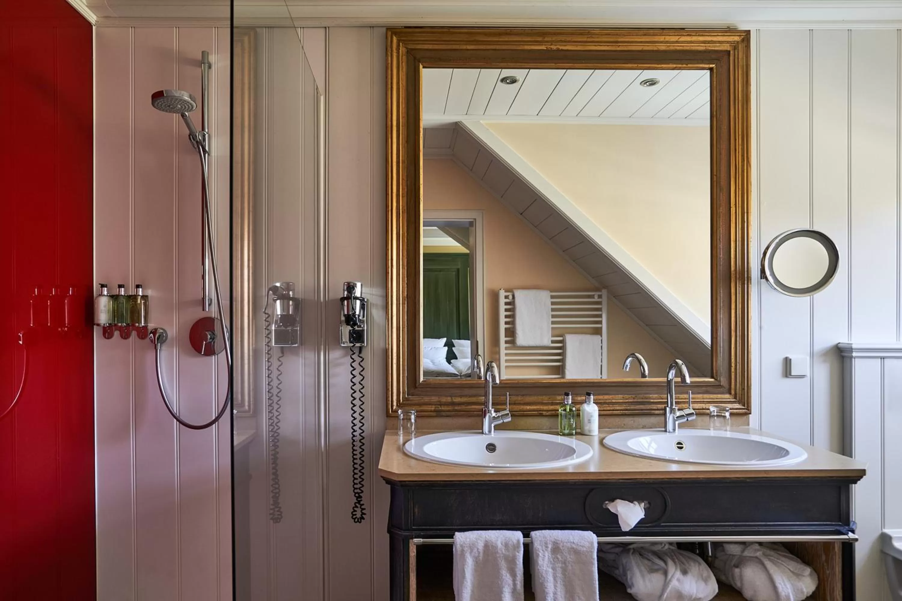 Bathroom in Relais & Châteaux Hardenberg BurgHotel