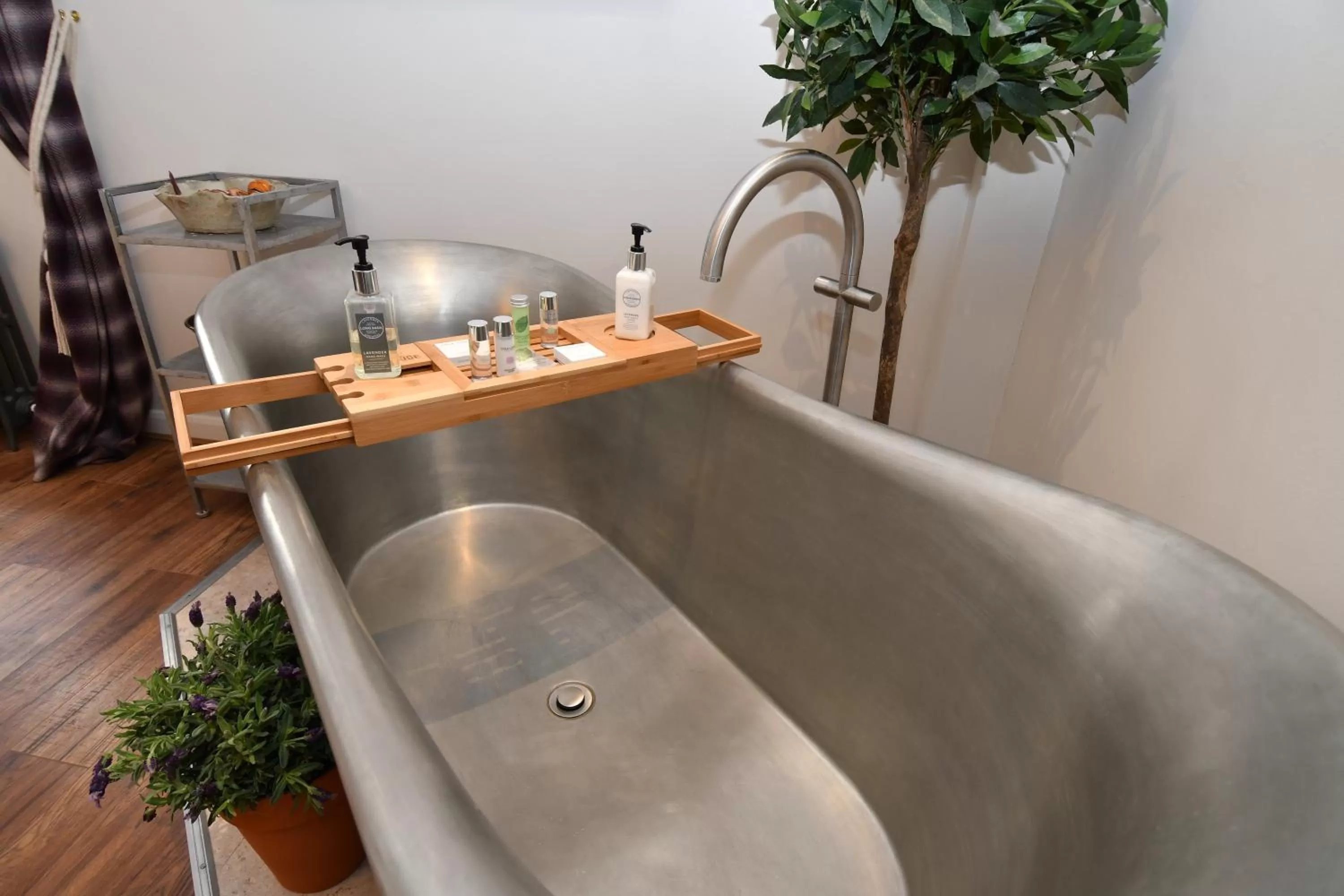 Bath in The Swan Hotel, Alresford