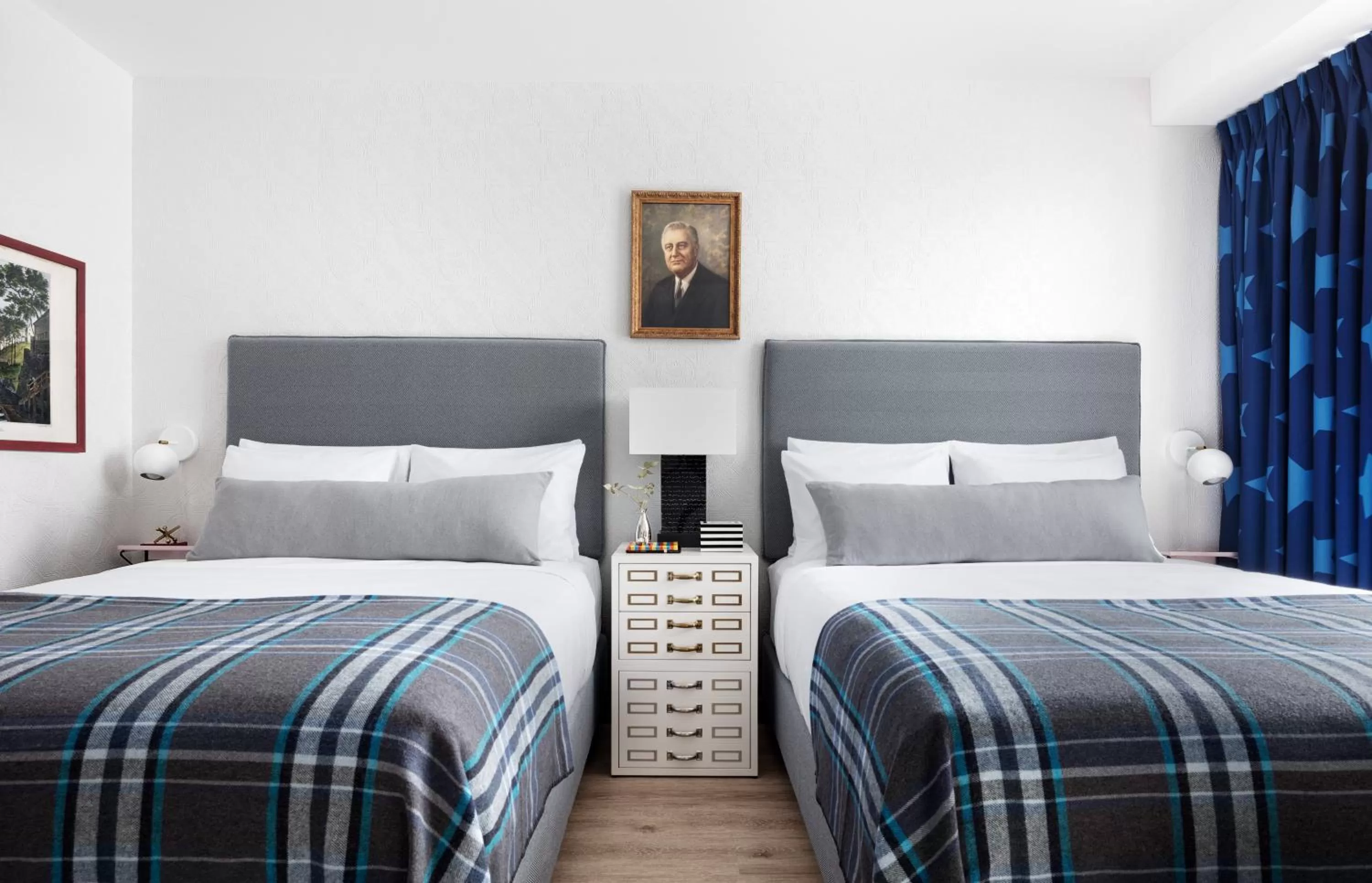 Photo of the whole room in Graduate by Hilton New York