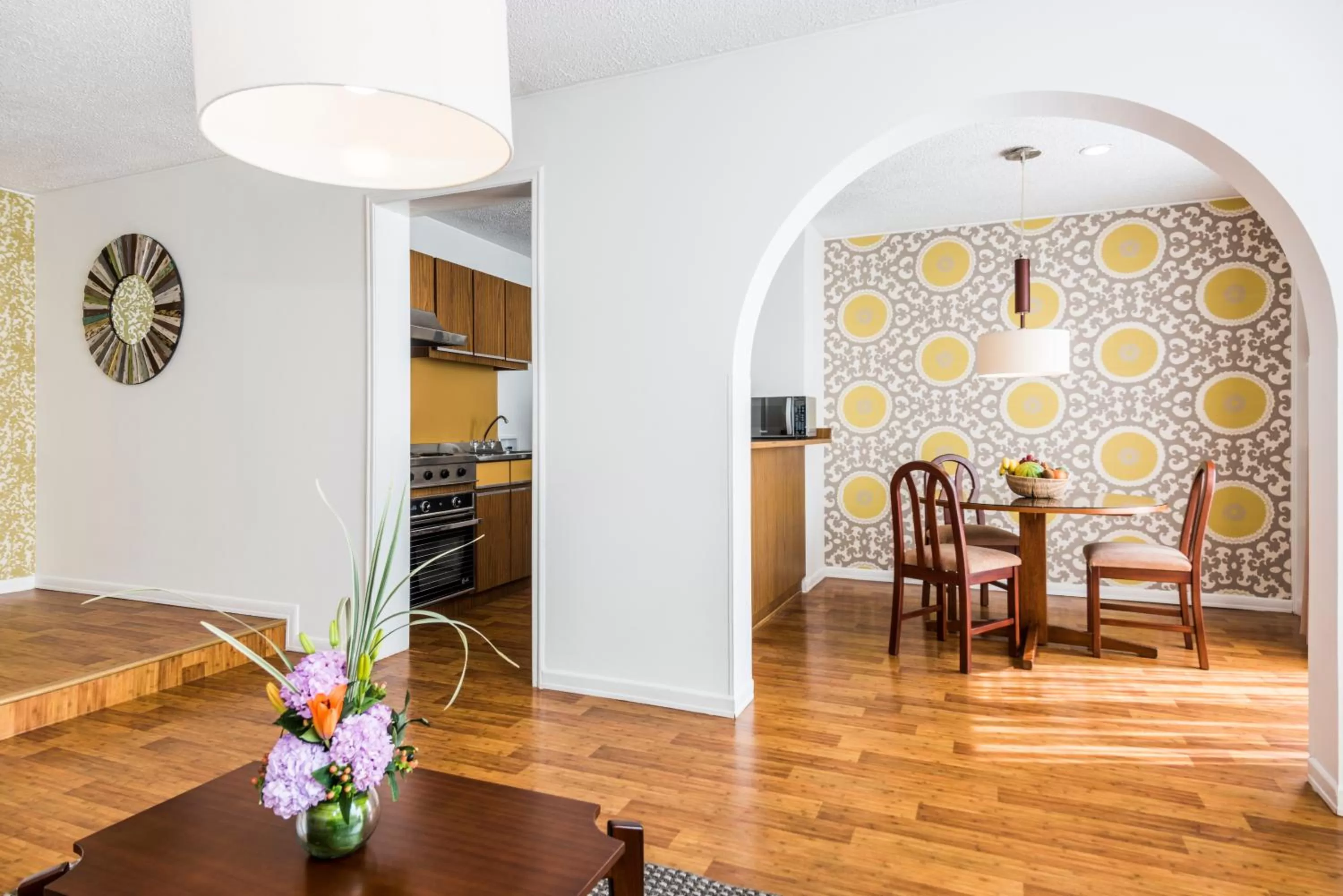 Kitchen or kitchenette in Suites by Vilar América