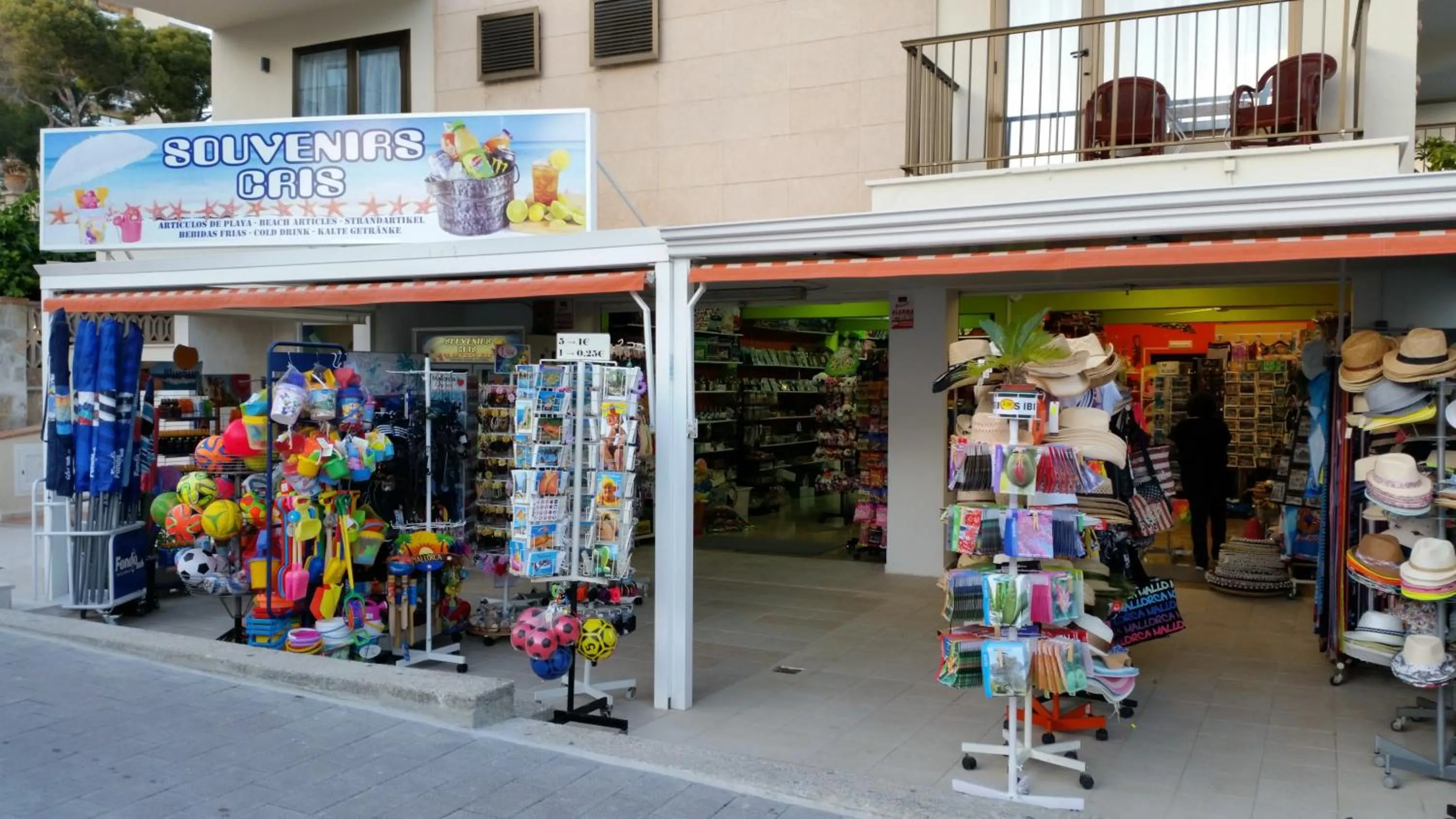 On-site shops in Hotel Creta Paguera