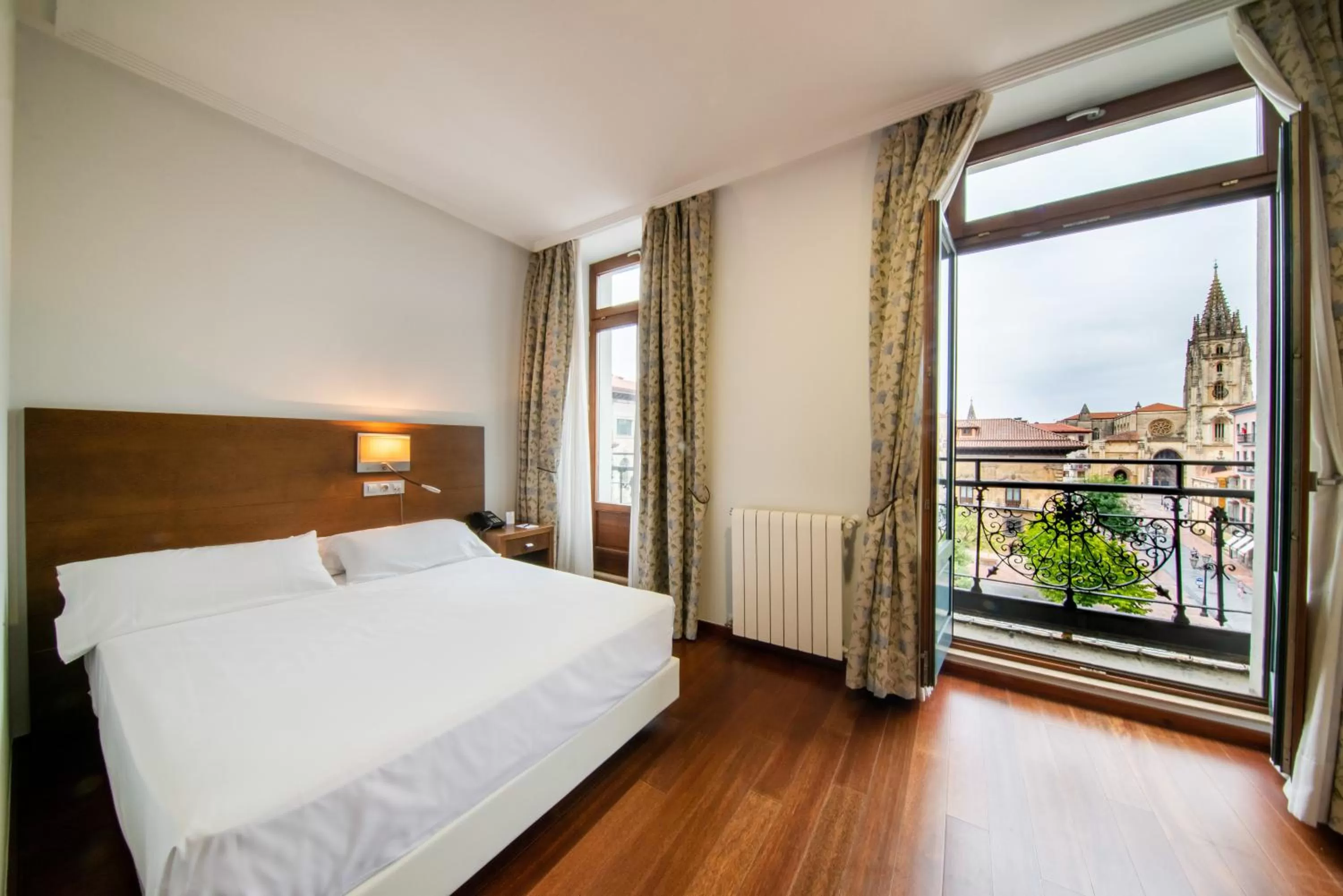 View (from property/room), Bed in Soho Boutique Oviedo