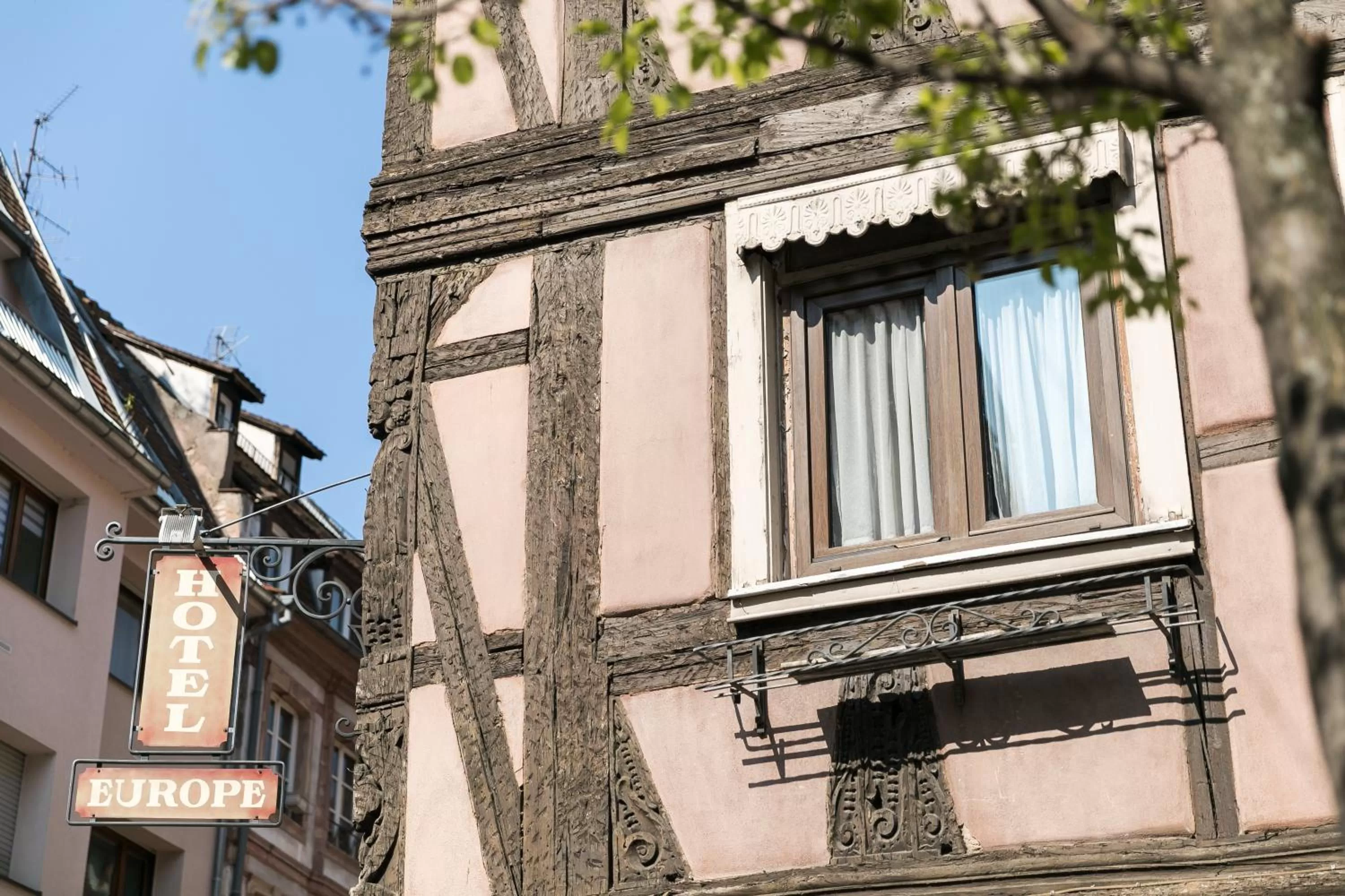 Property building in Hôtel de l'Europe by HappyCulture