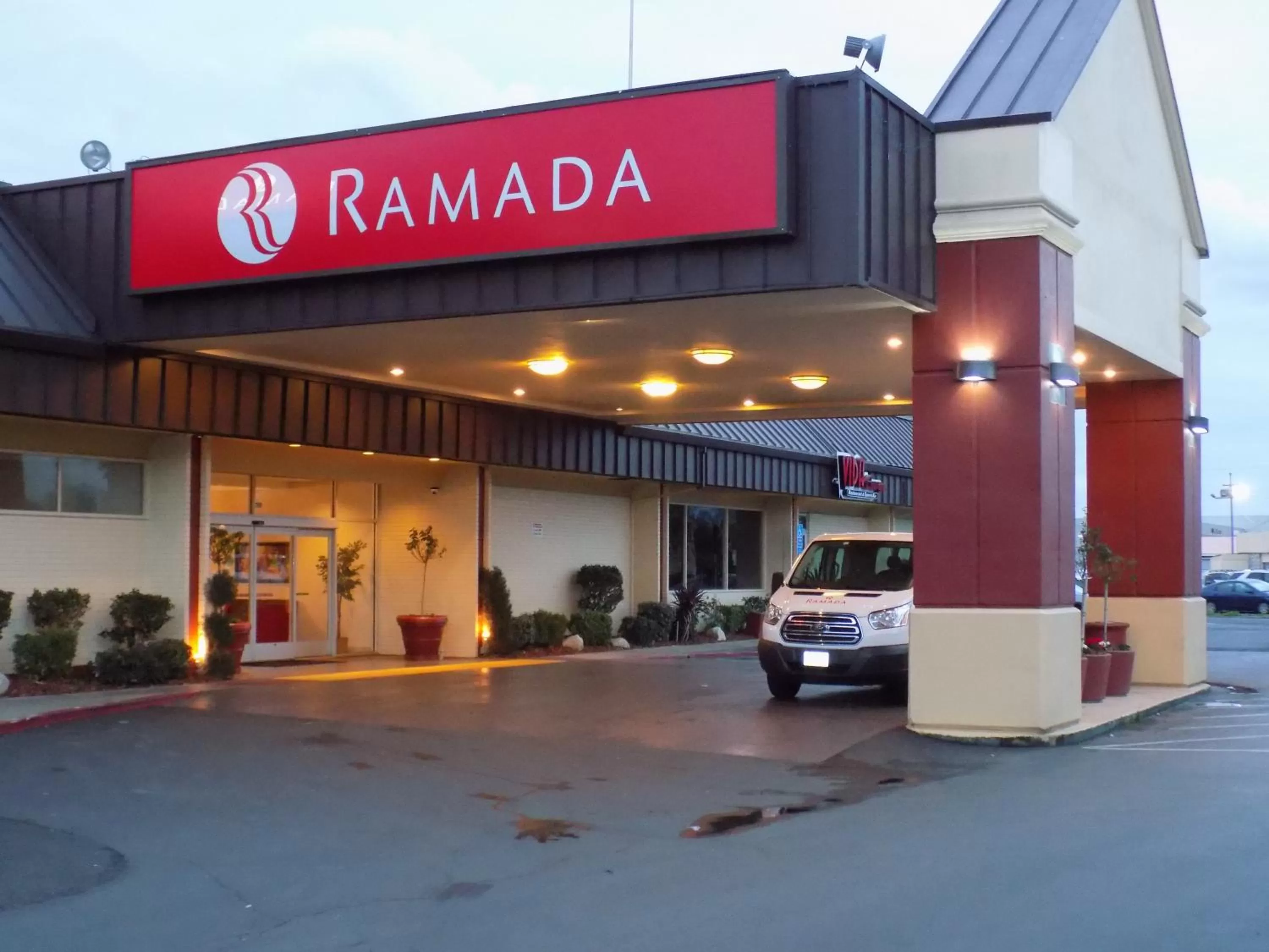 Facade/entrance in Ramada by Wyndham Sacramento