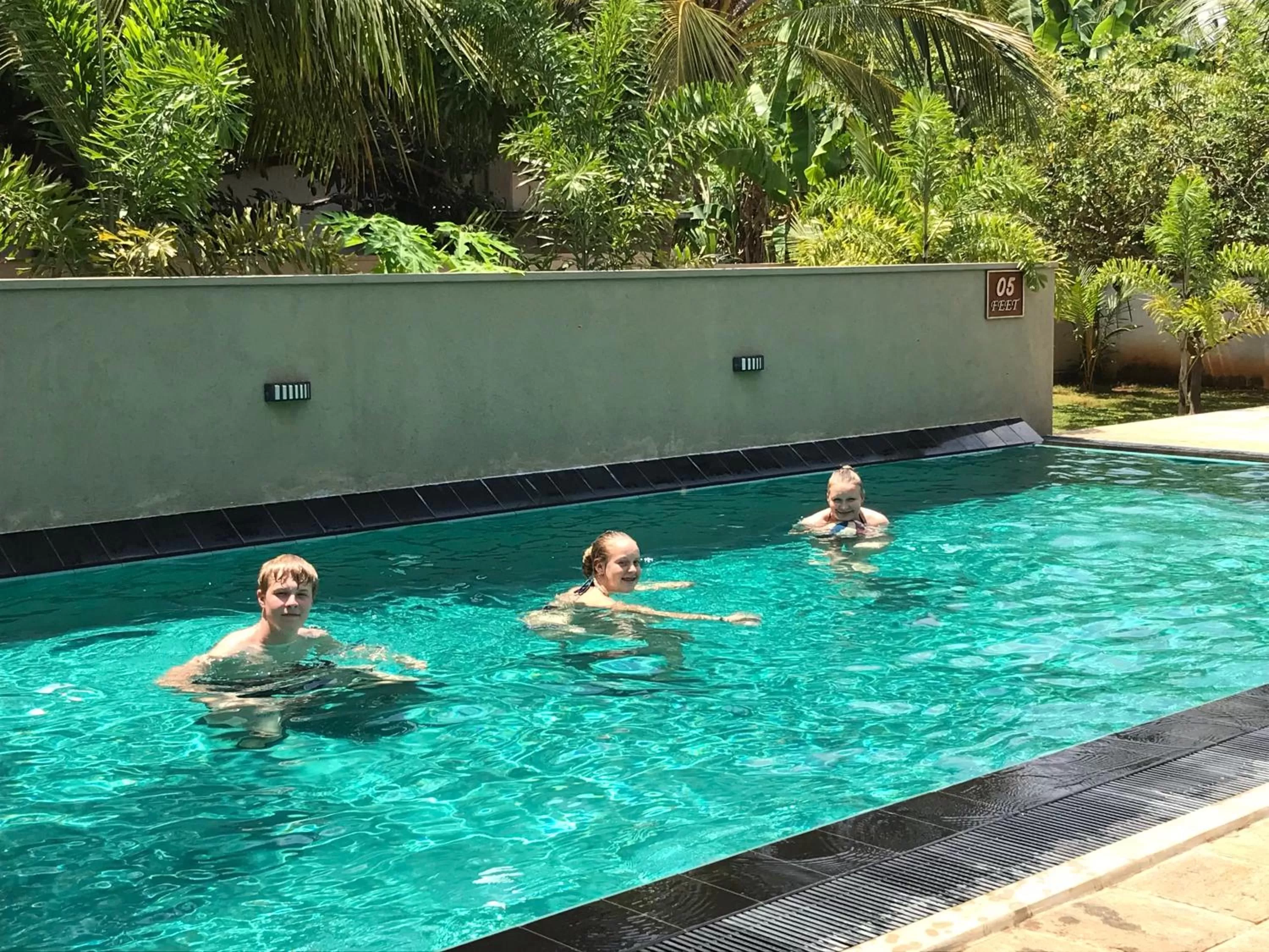 Swimming Pool in Hotel Heladiv