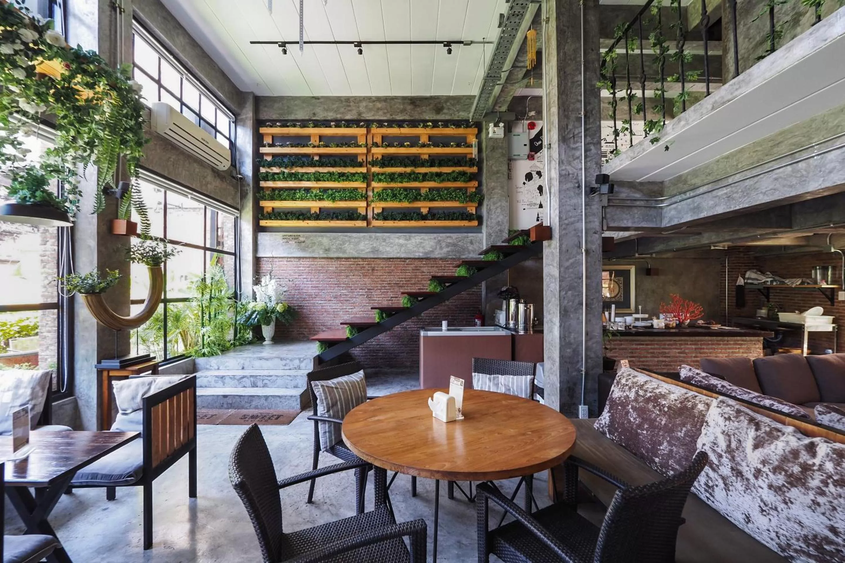 Lobby or reception, Restaurant/Places to Eat in Super OYO 75332 Vm1 Hostel