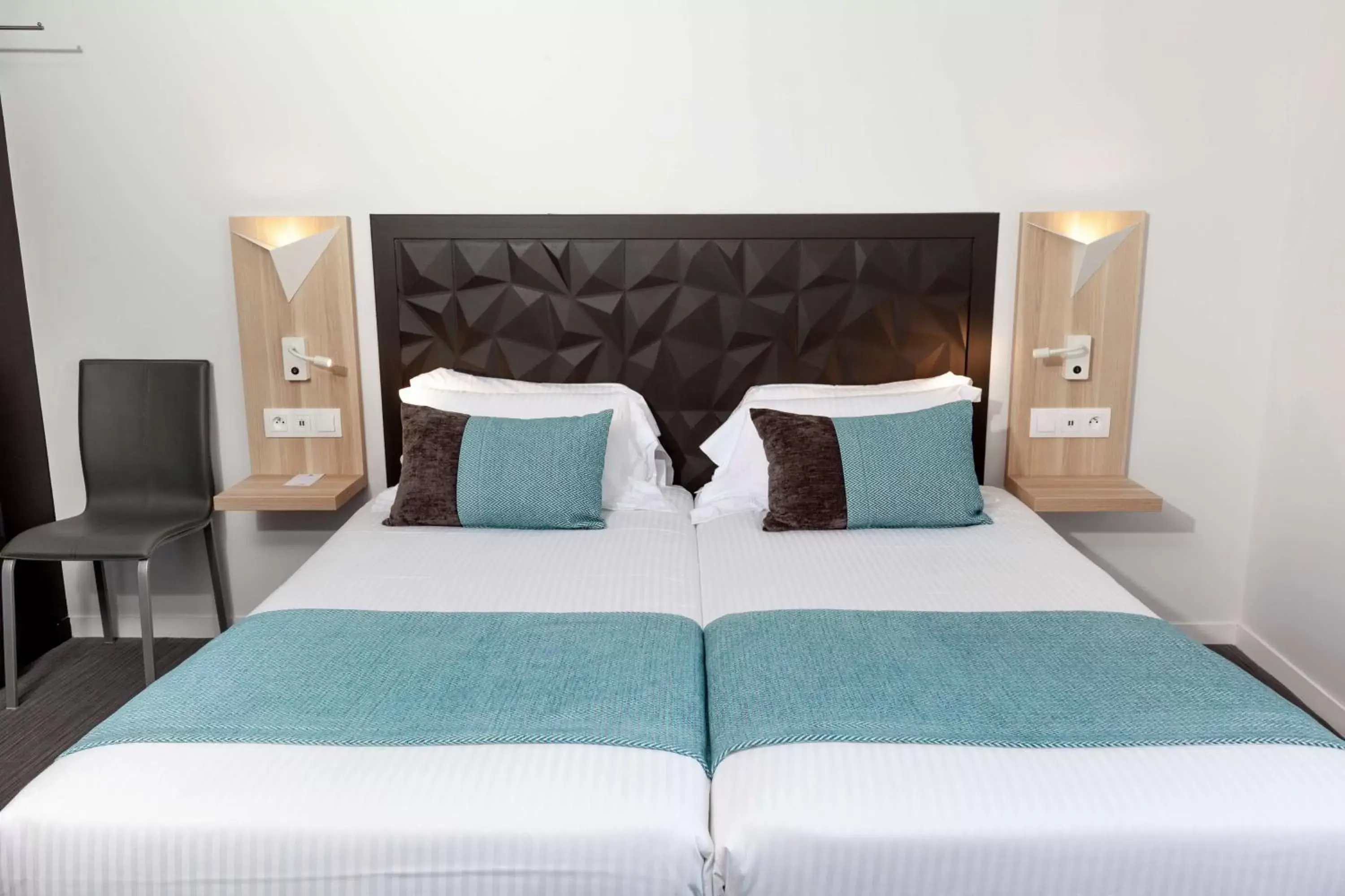 Superior Double Room with River View in Best Western Le Moulin de Ducey Superior Double Room with River View in Best Western Le Moulin de Ducey