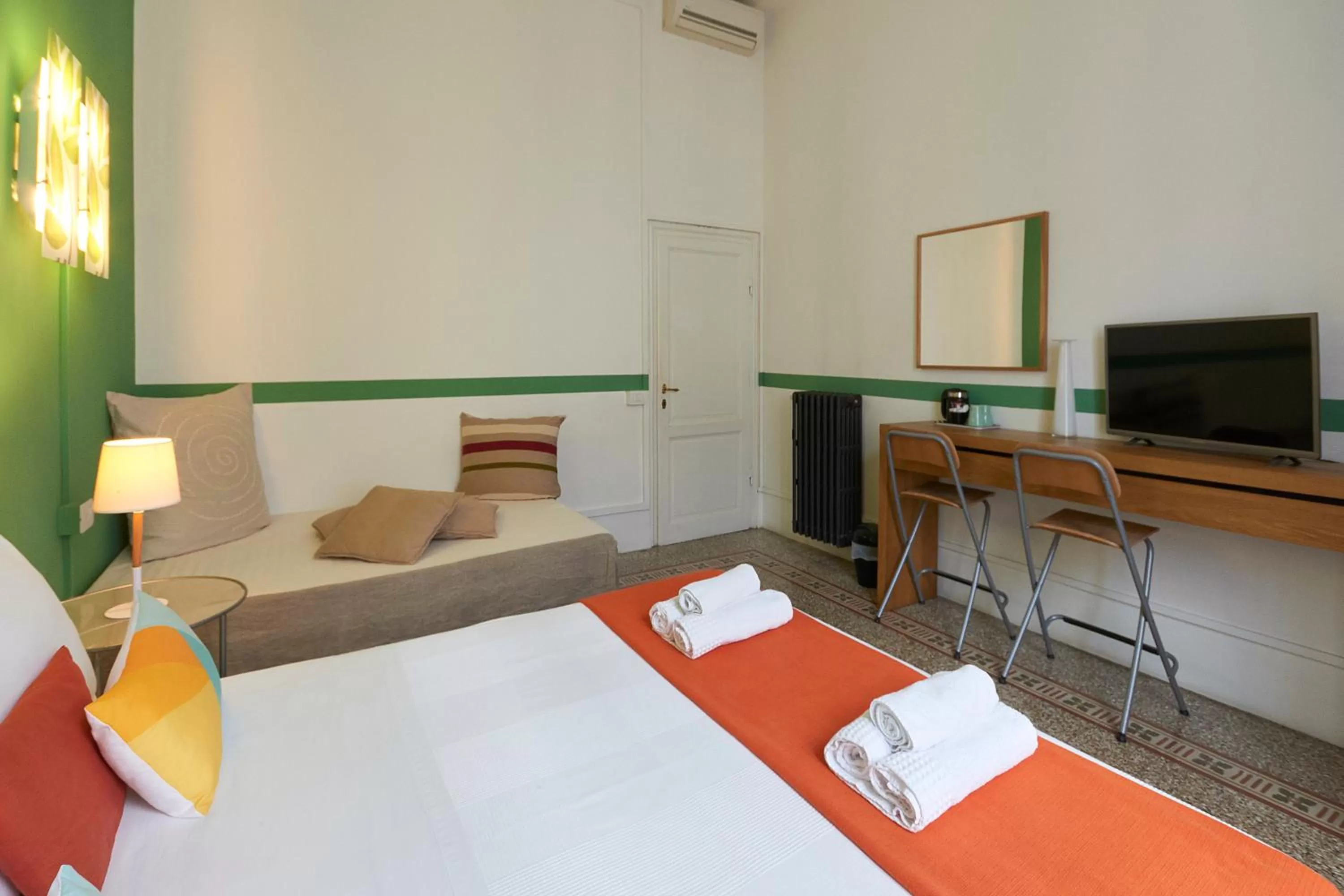 Bed in B&B In Centro