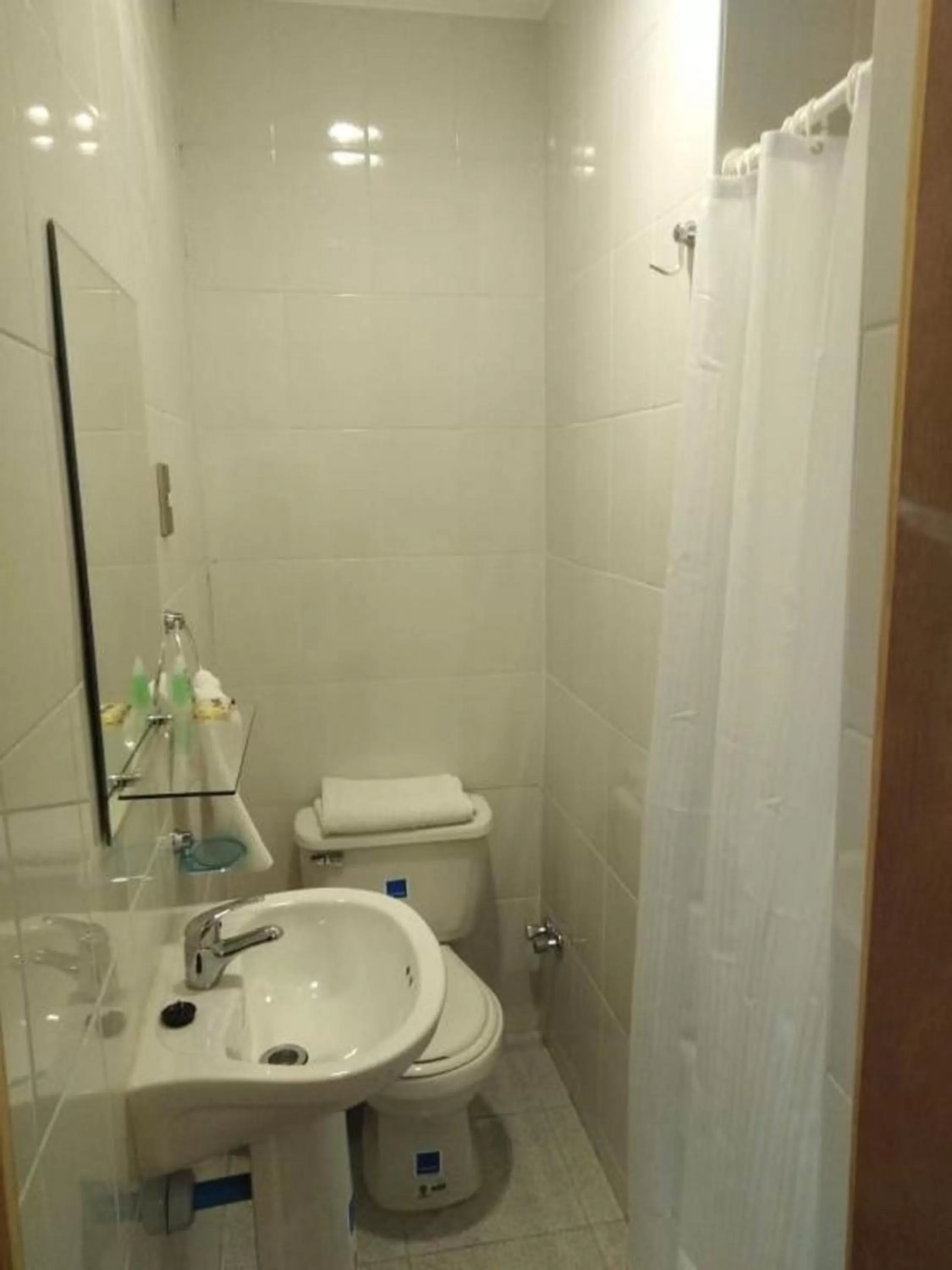 Bathroom in Hotel Amaru Express