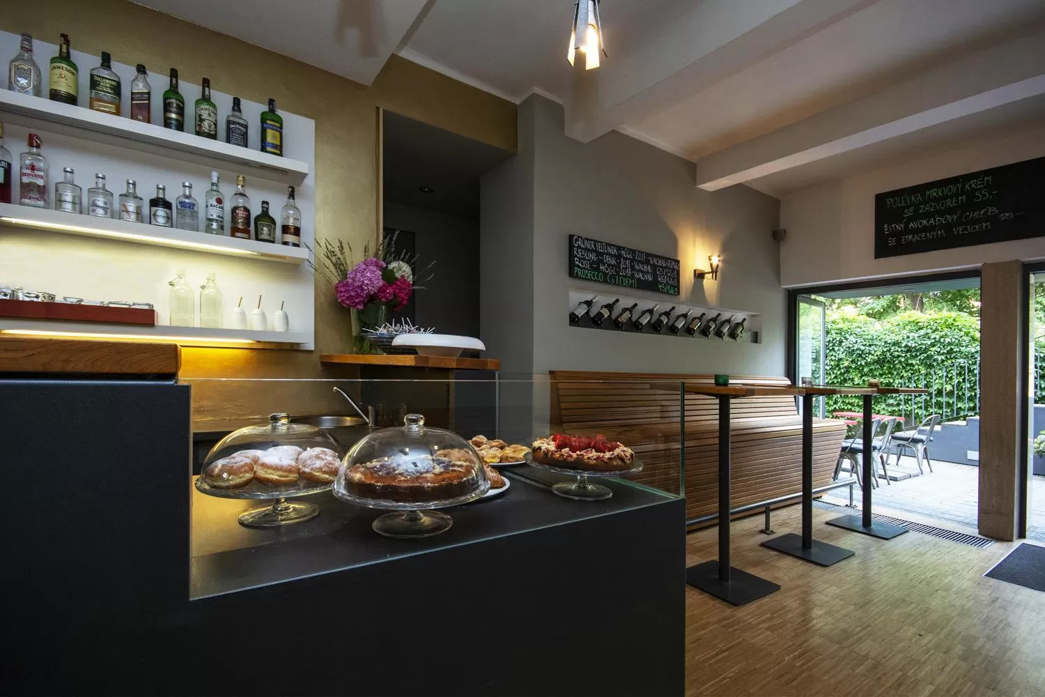 Restaurant/places to eat in Bed&Breakfast & Apartment Klafé