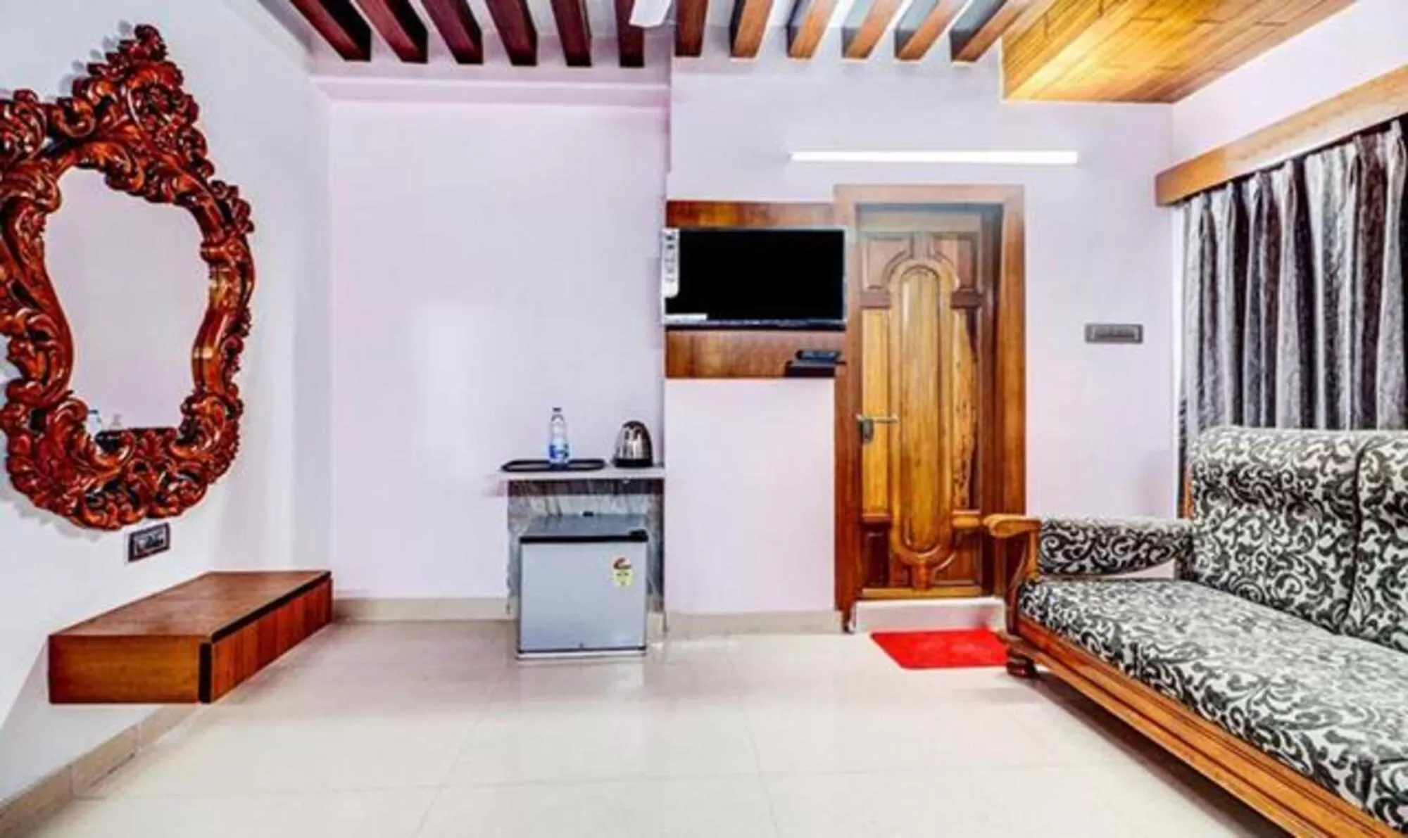 Coffee/tea facilities, Seating Area in FabHotel The Eden Ruby