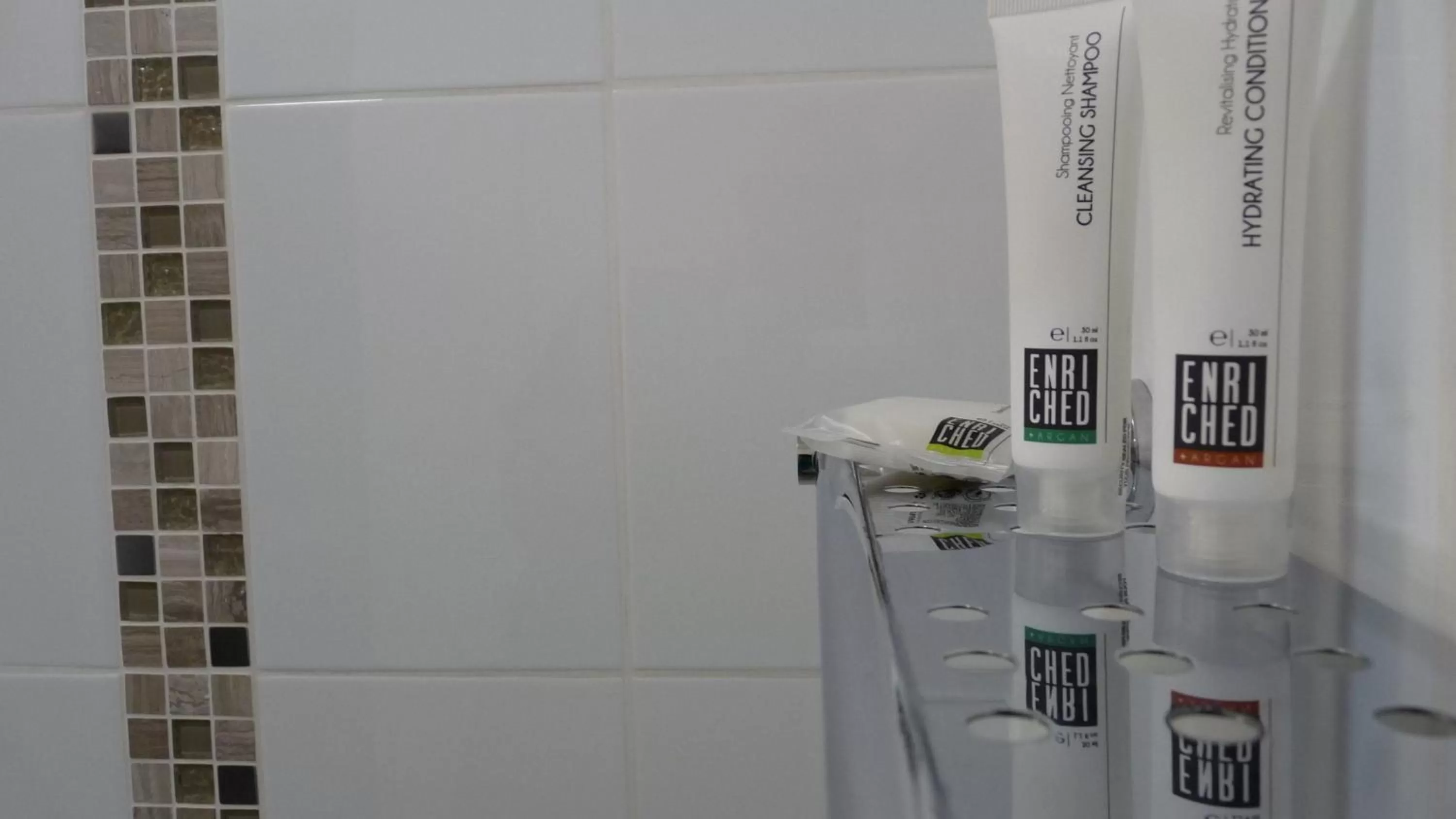 Shower in Loddon River Motel Kerang