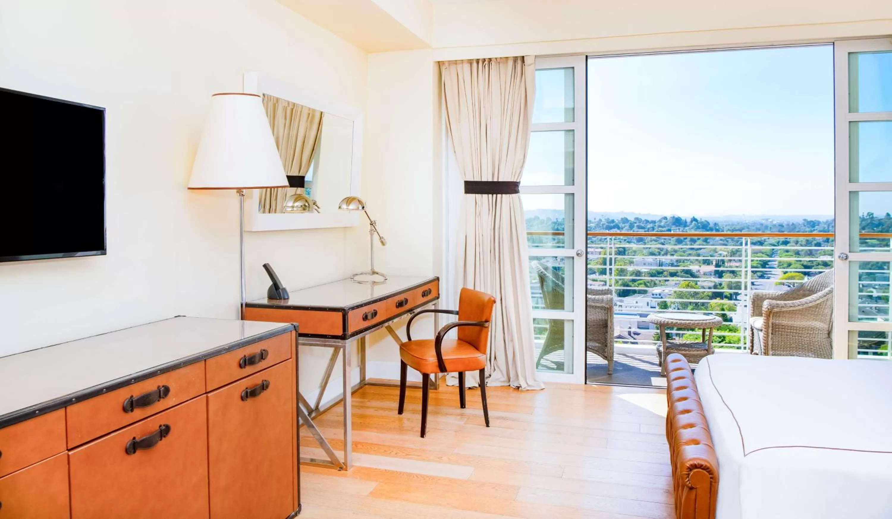 Deluxe Double Room with Two Double Beds and Beverly Hills View in Cameo Beverly Hills, LXR Hotels & Resorts