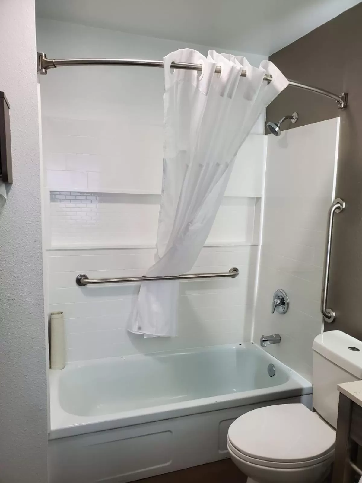 Bathroom in Seven Seas Inn & Suites