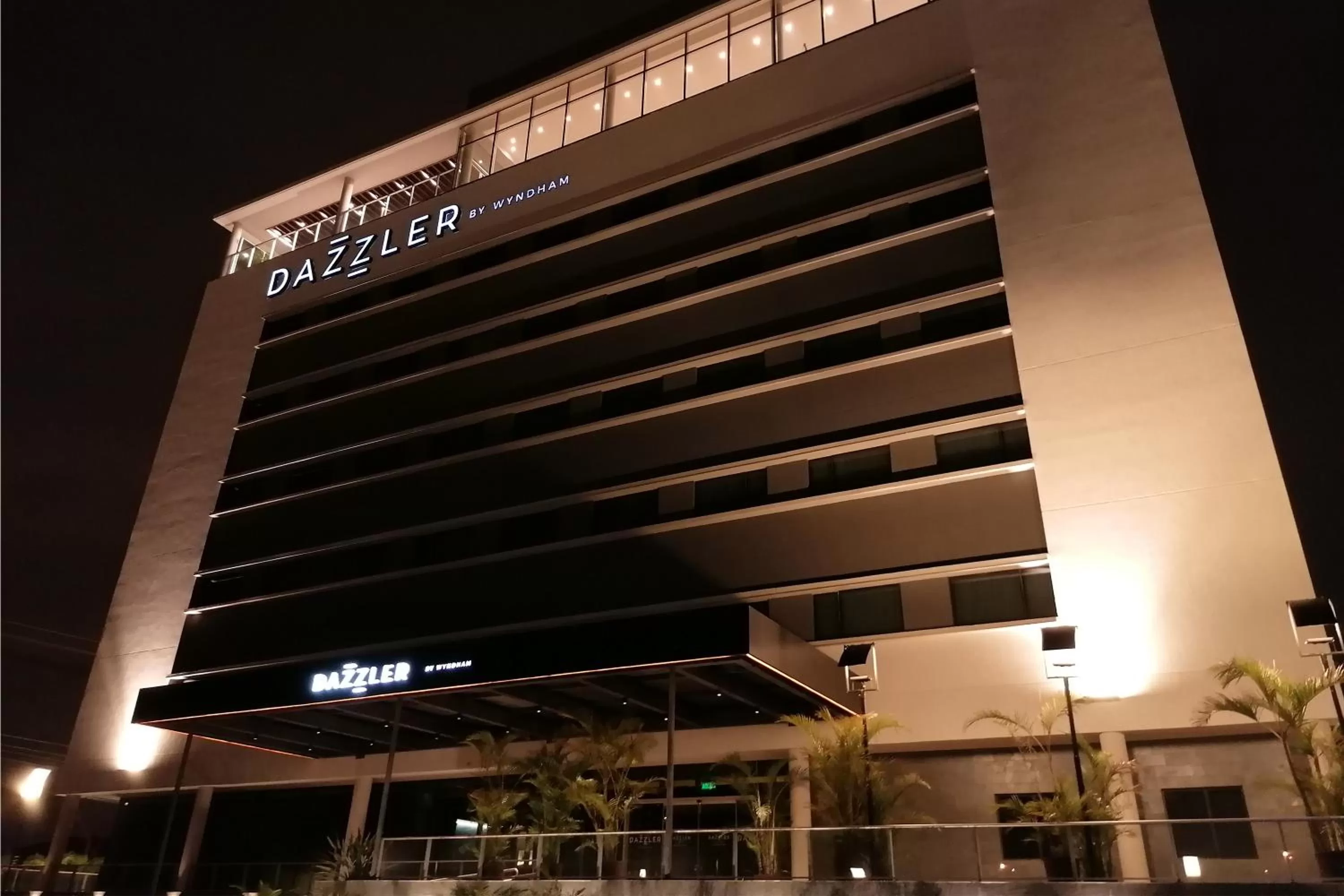 Facade/entrance in Dazzler by Wyndham Ciudad del Este