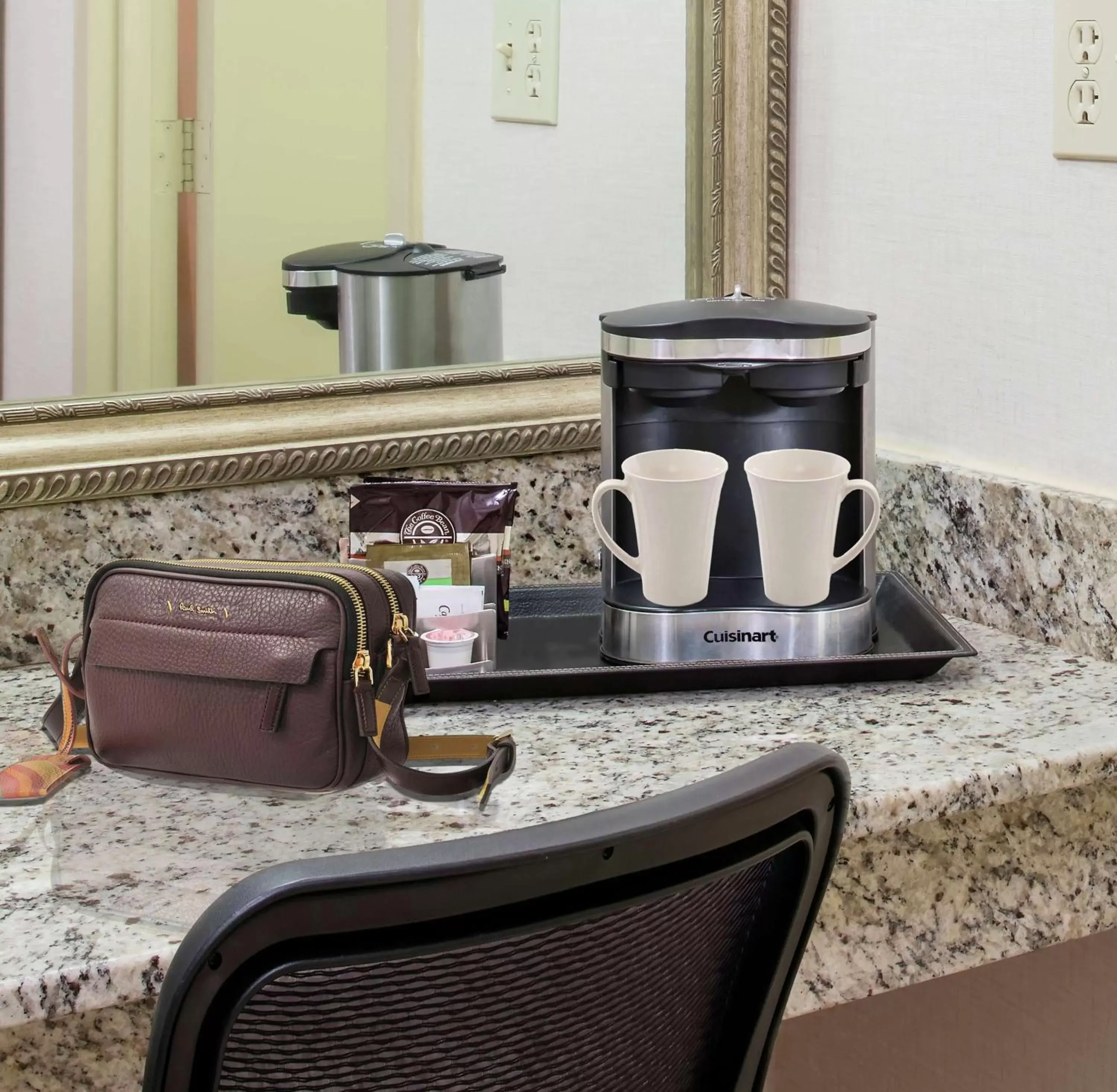 King Room with Sofa Bed in DoubleTree by Hilton Hotel Miami Airport & Convention Center King Room with Sofa Bed in DoubleTree by Hilton Hotel Miami Airport & Convention Center