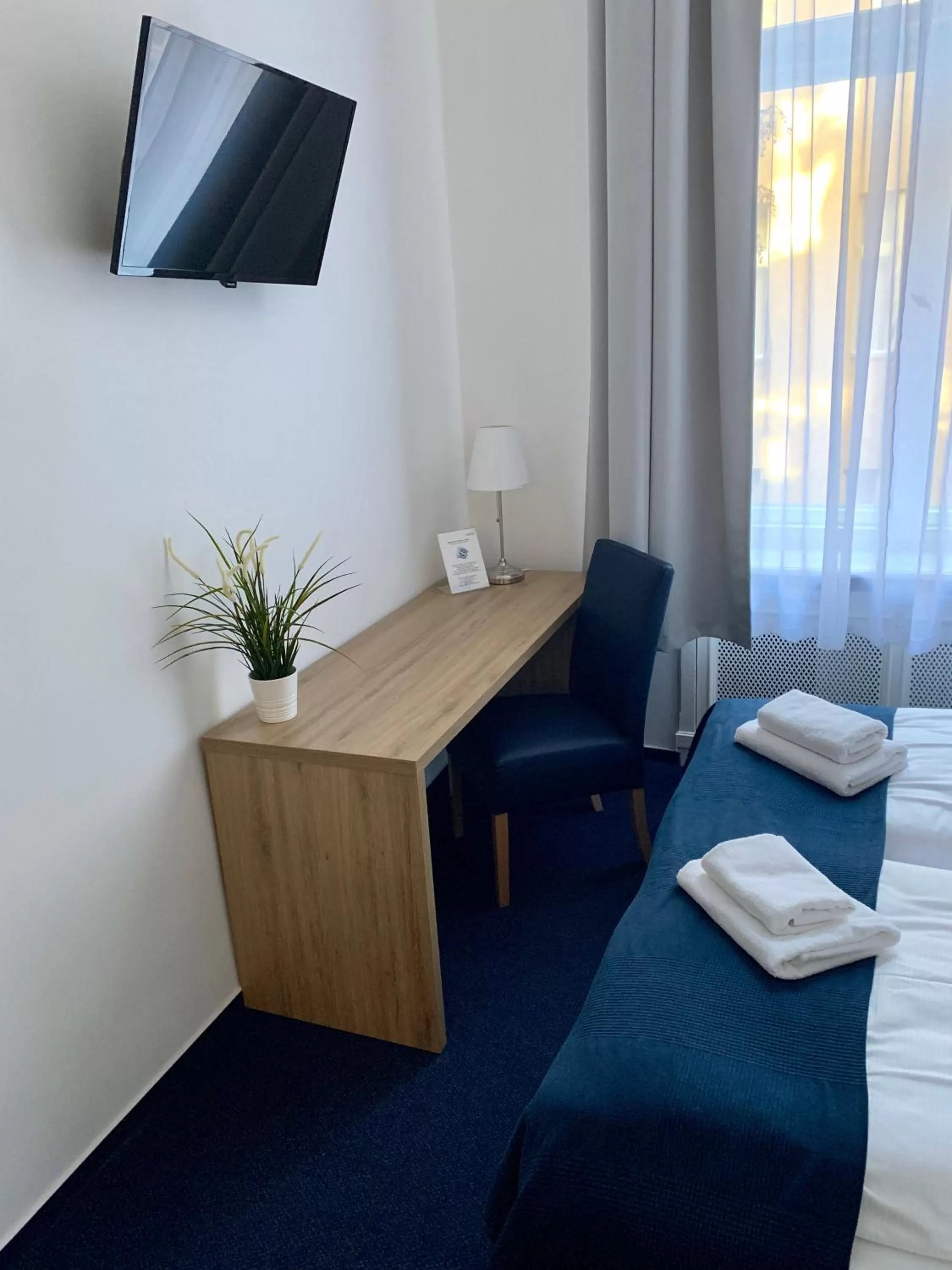 Photo of the whole room, Bed in Hotel Seifert Berlin am Kurfürstendamm