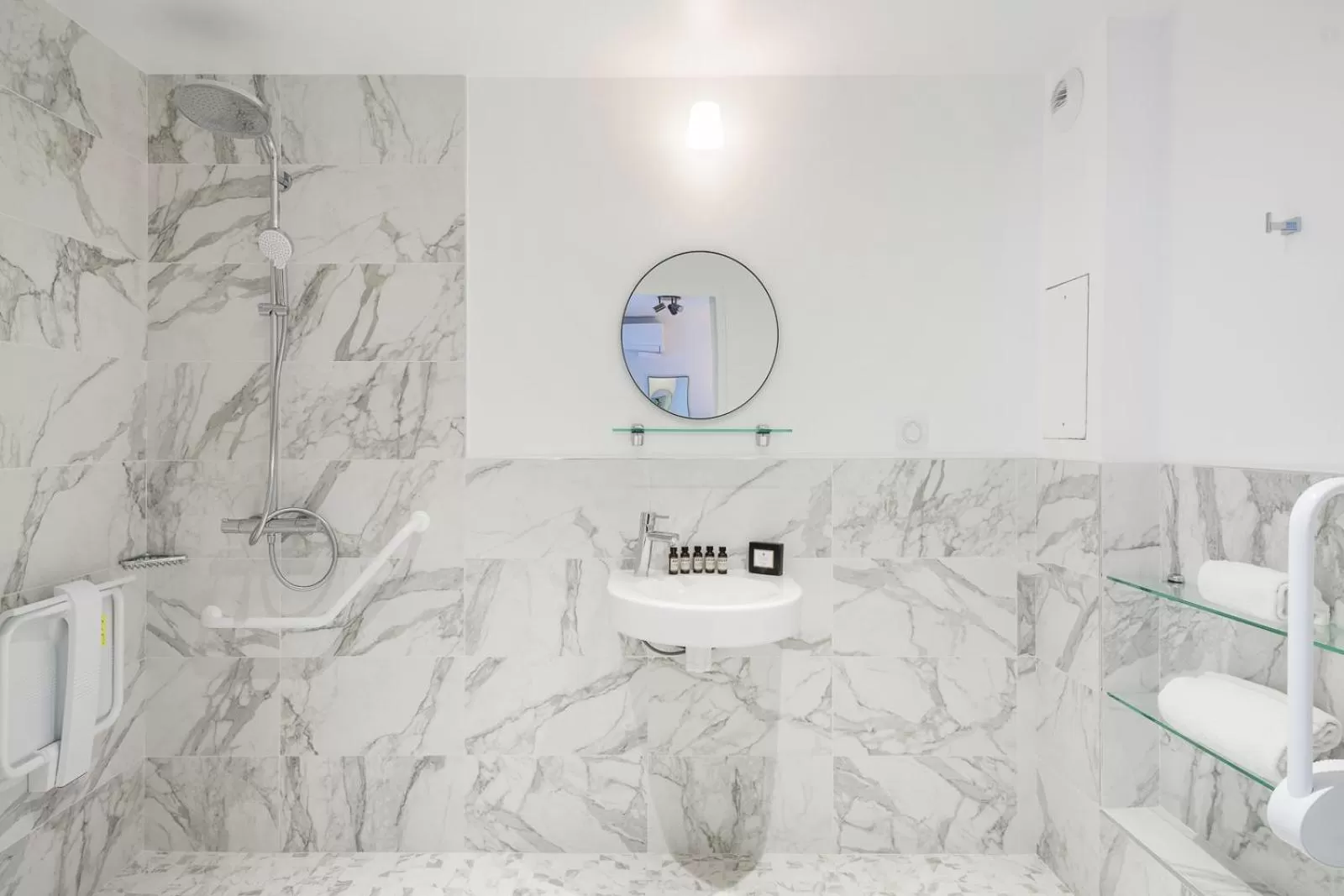 Shower in Hôtel 31 - Paris Tour Eiffel