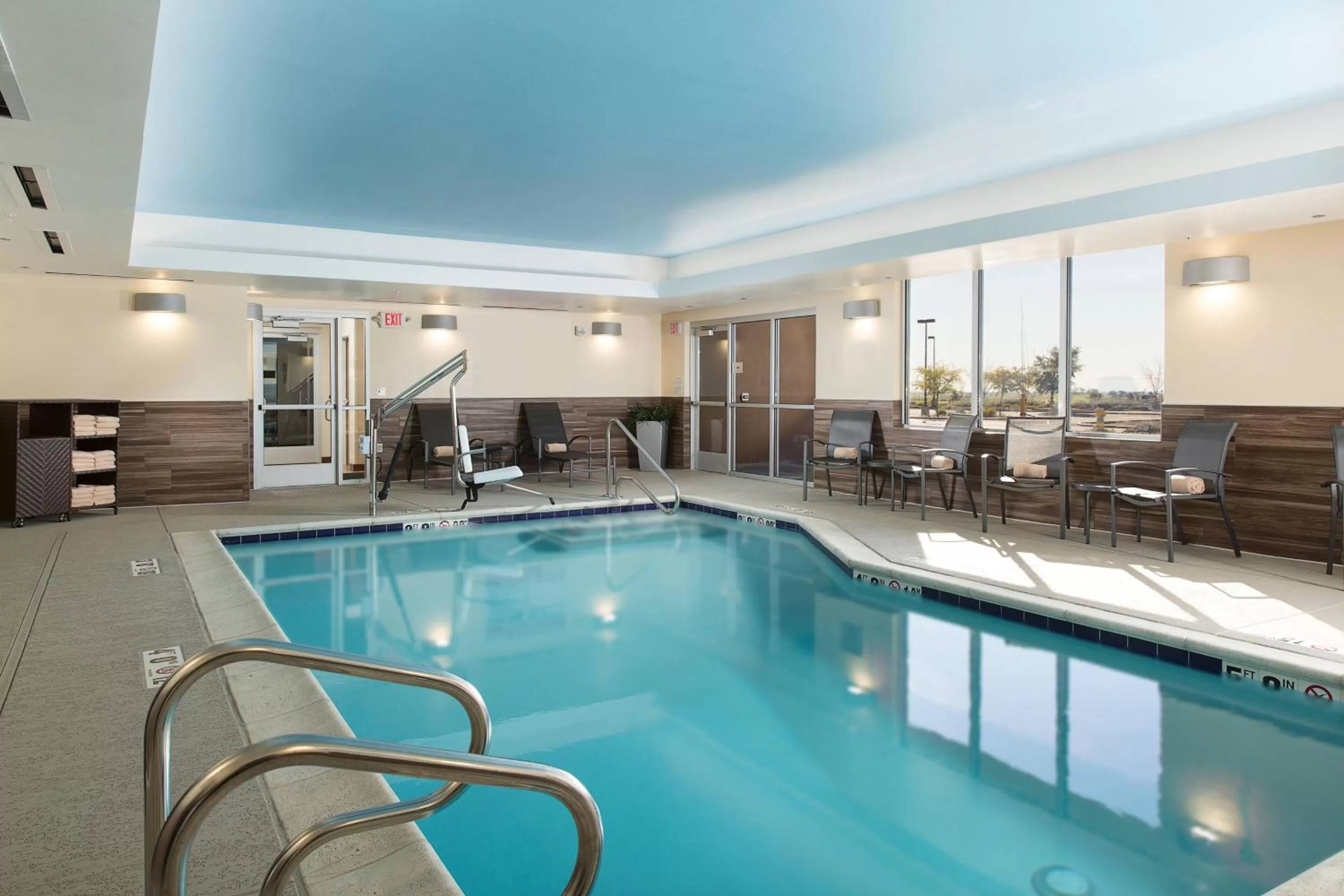Swimming pool in Fairfield Inn & Suites by Marriott Sacramento Folsom