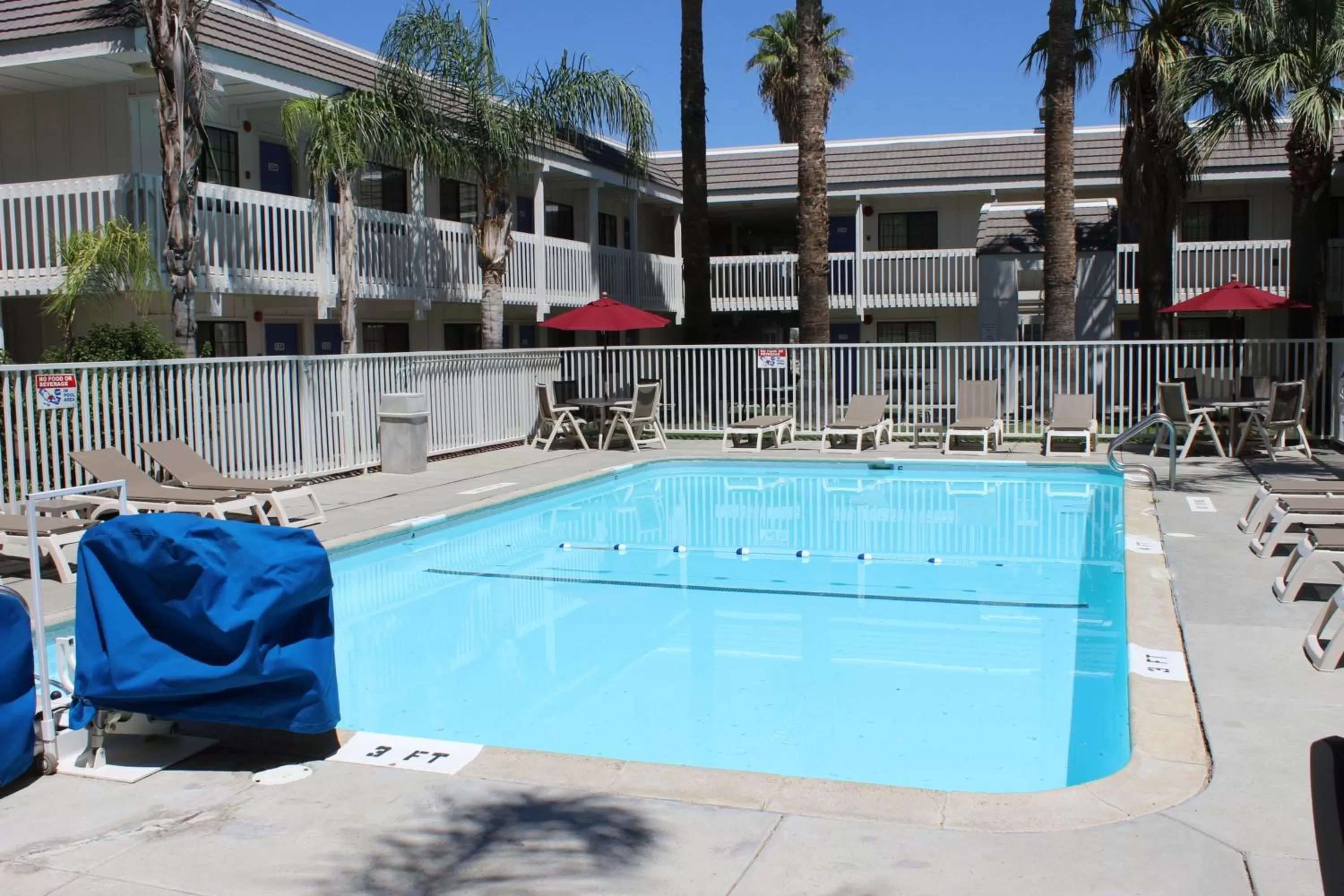 Swimming pool in Motel 6-Coalinga, CA - East