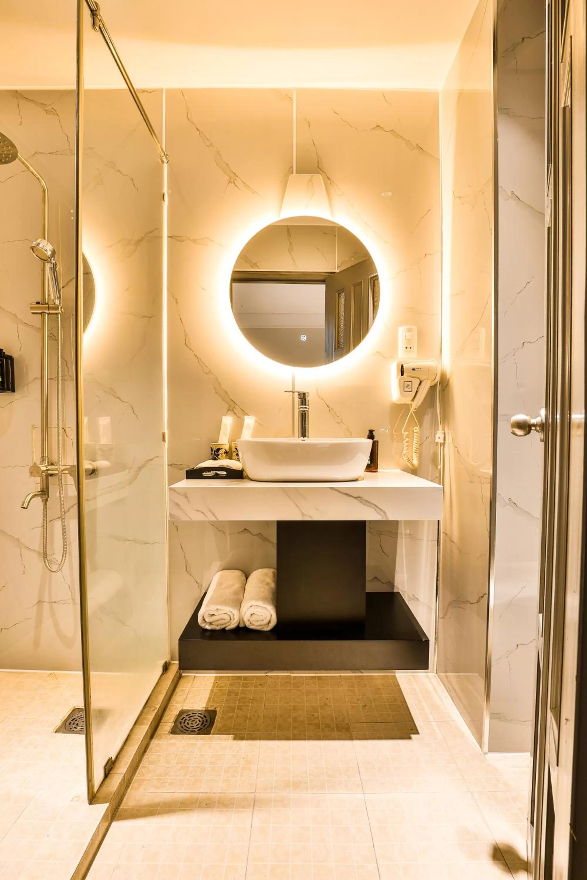 Shower in La Paix Sài Gòn - Boutique Hotel