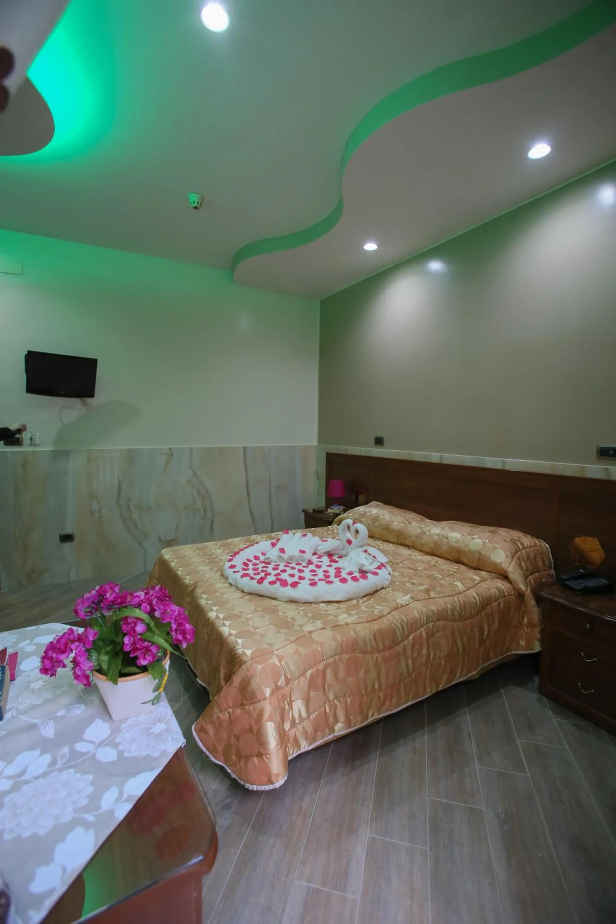 Bedroom, Bed in Hotel Iris