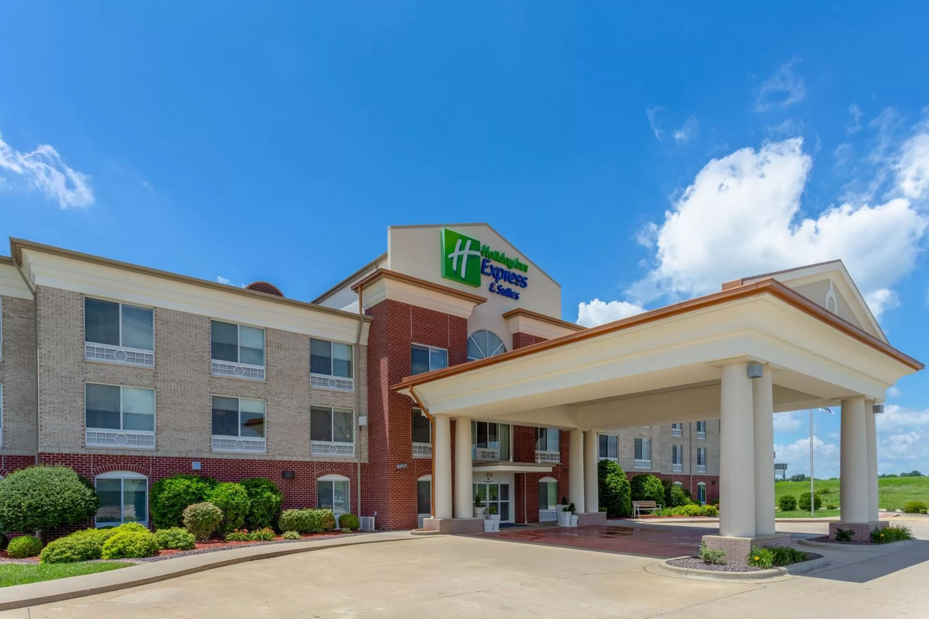Property building in Holiday Inn Express & Suites Vandalia by IHG