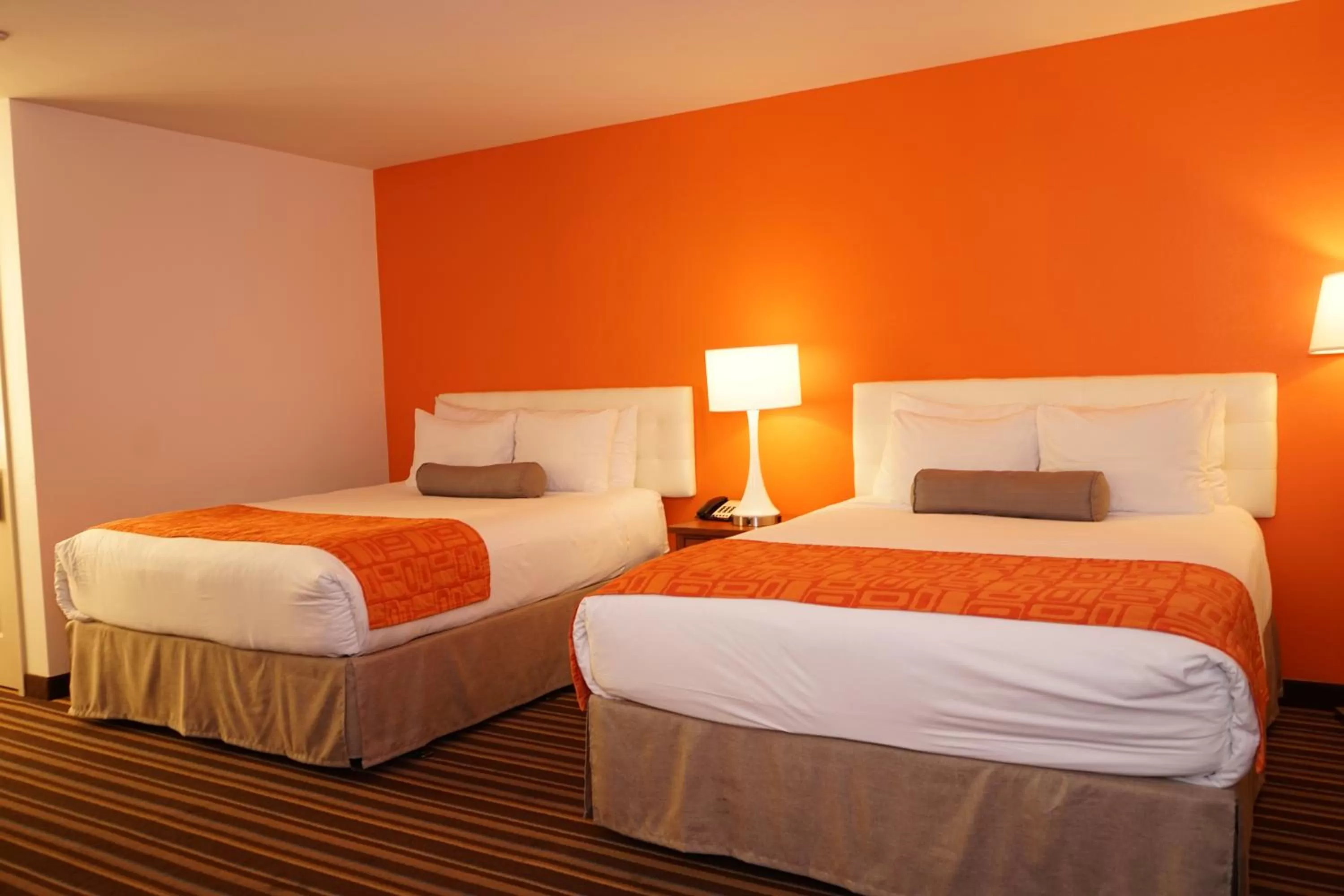 Bed in Howard Johnson by Wyndham Salinas