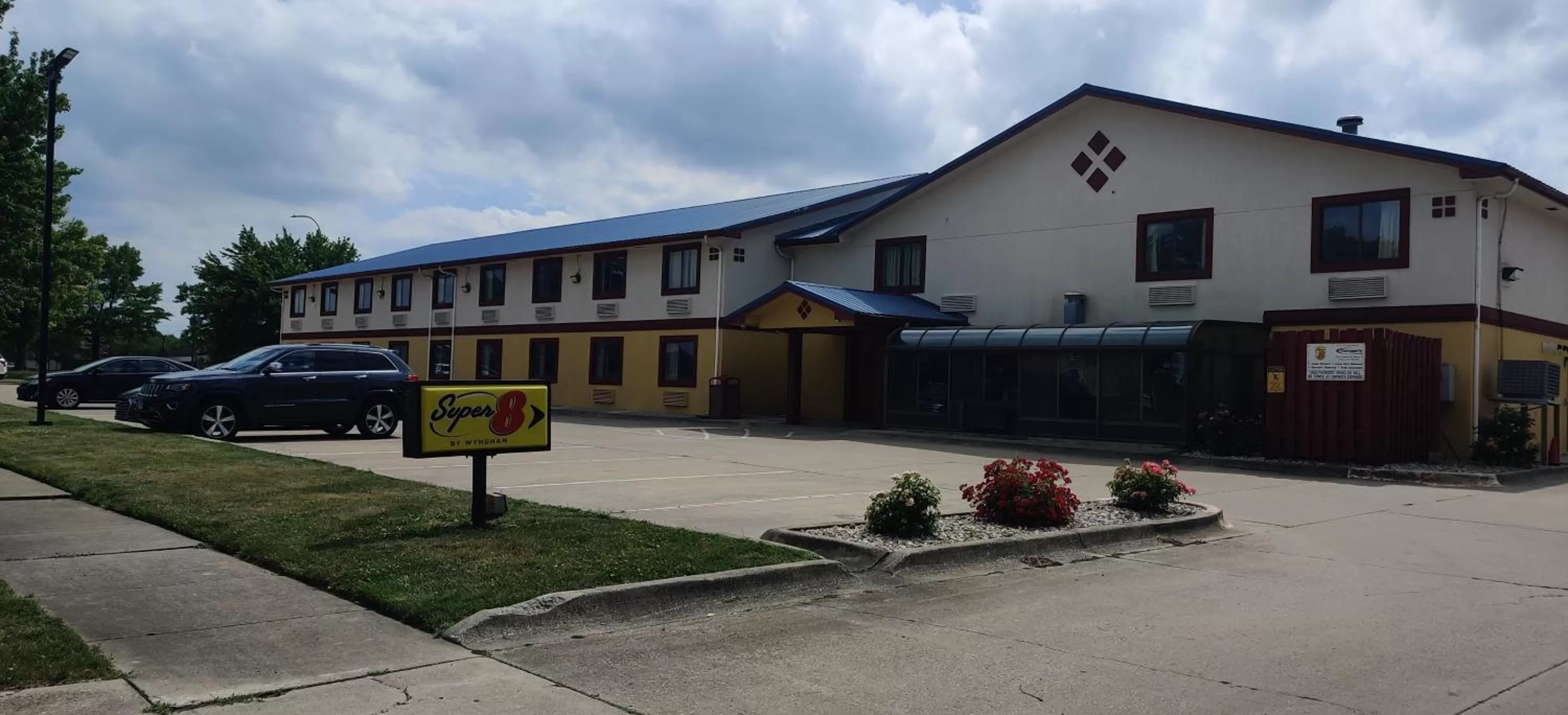 Property building in Super 8 by Wyndham Champaign