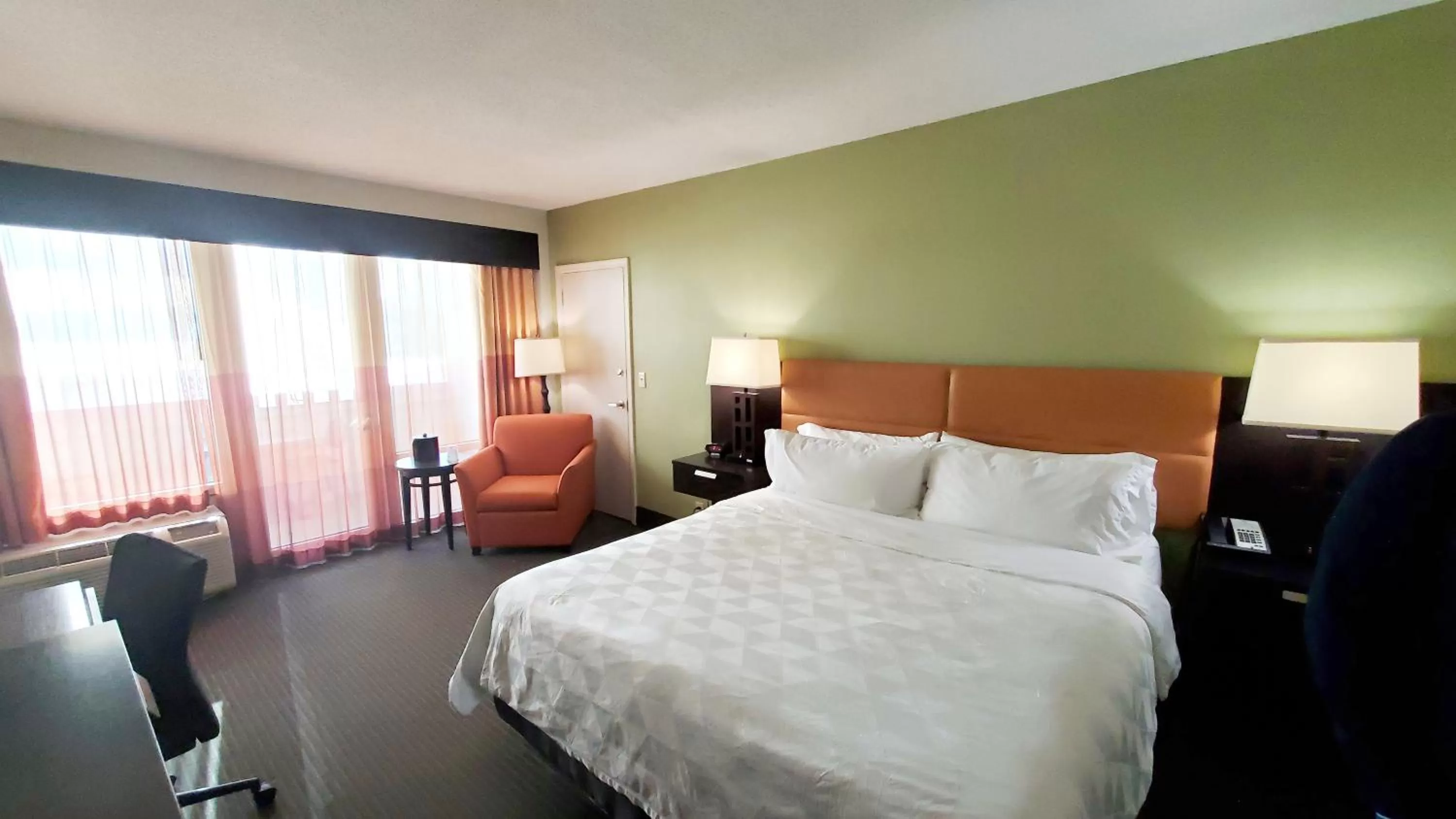 Bed in 17 West Hotel, Ascend Hotel Collection