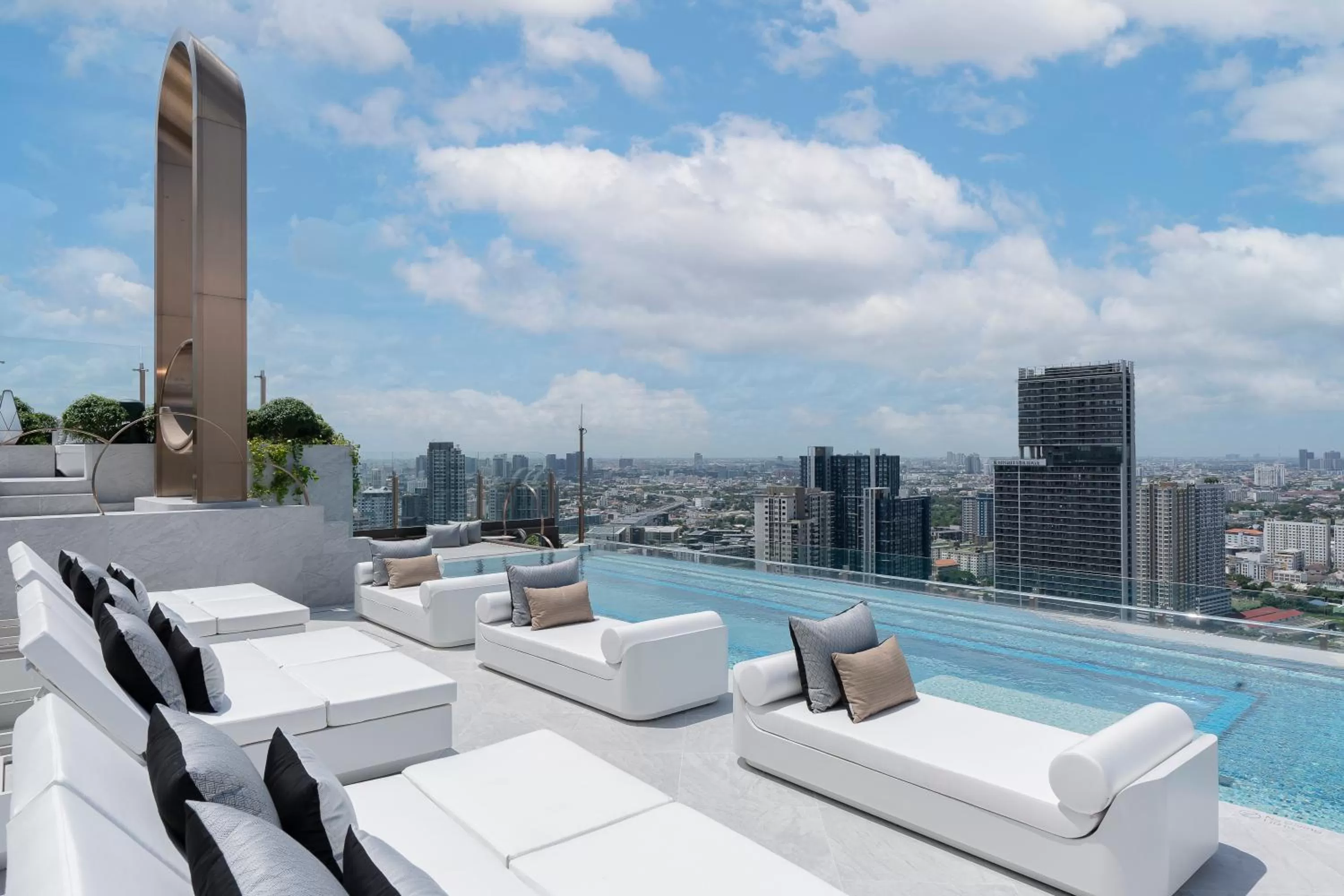 Swimming pool in INNSiDE by Meliá Bangkok Sukhumvit
