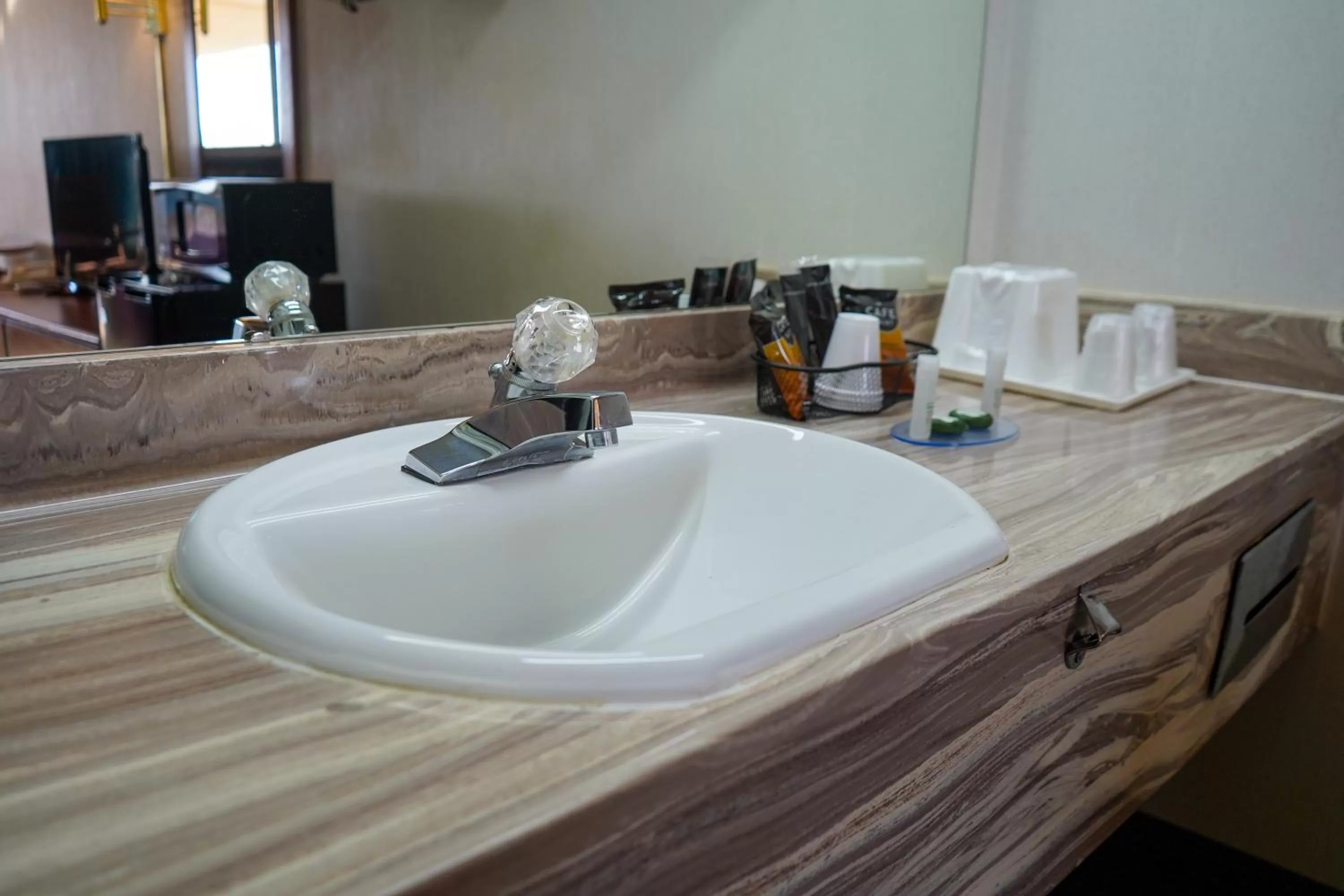 Bathroom in Sunset Inn Clarksville