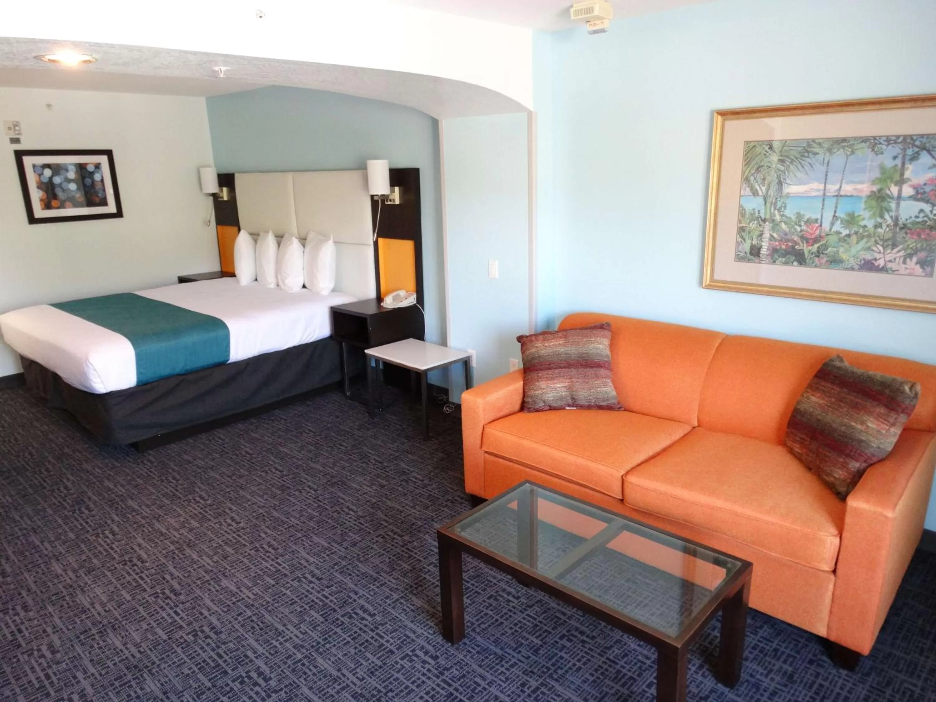 Photo of the whole room, Bed in Best Western Plus Orlando Lake Buena Vista South Inn & Suites