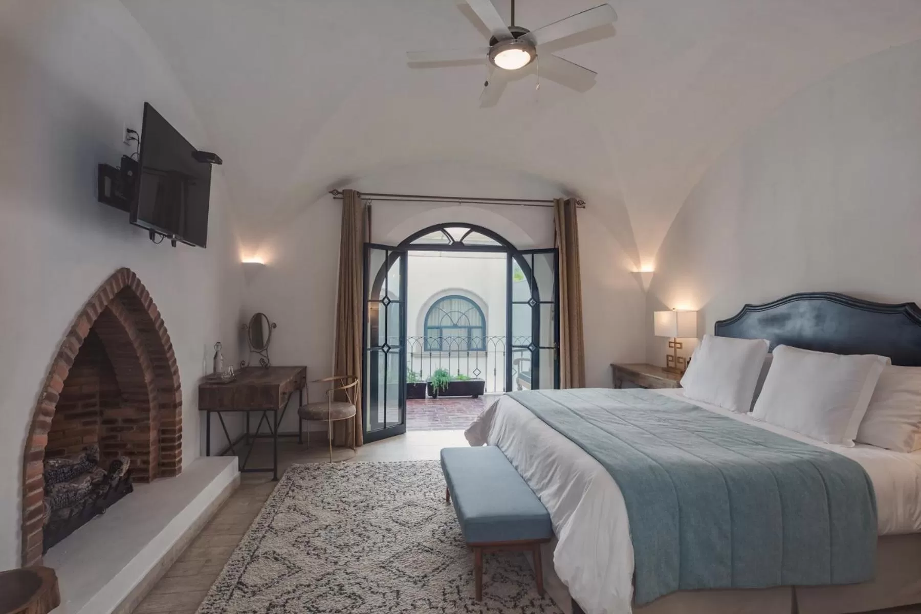 Photo of the whole room, Bed in Casa Delphine