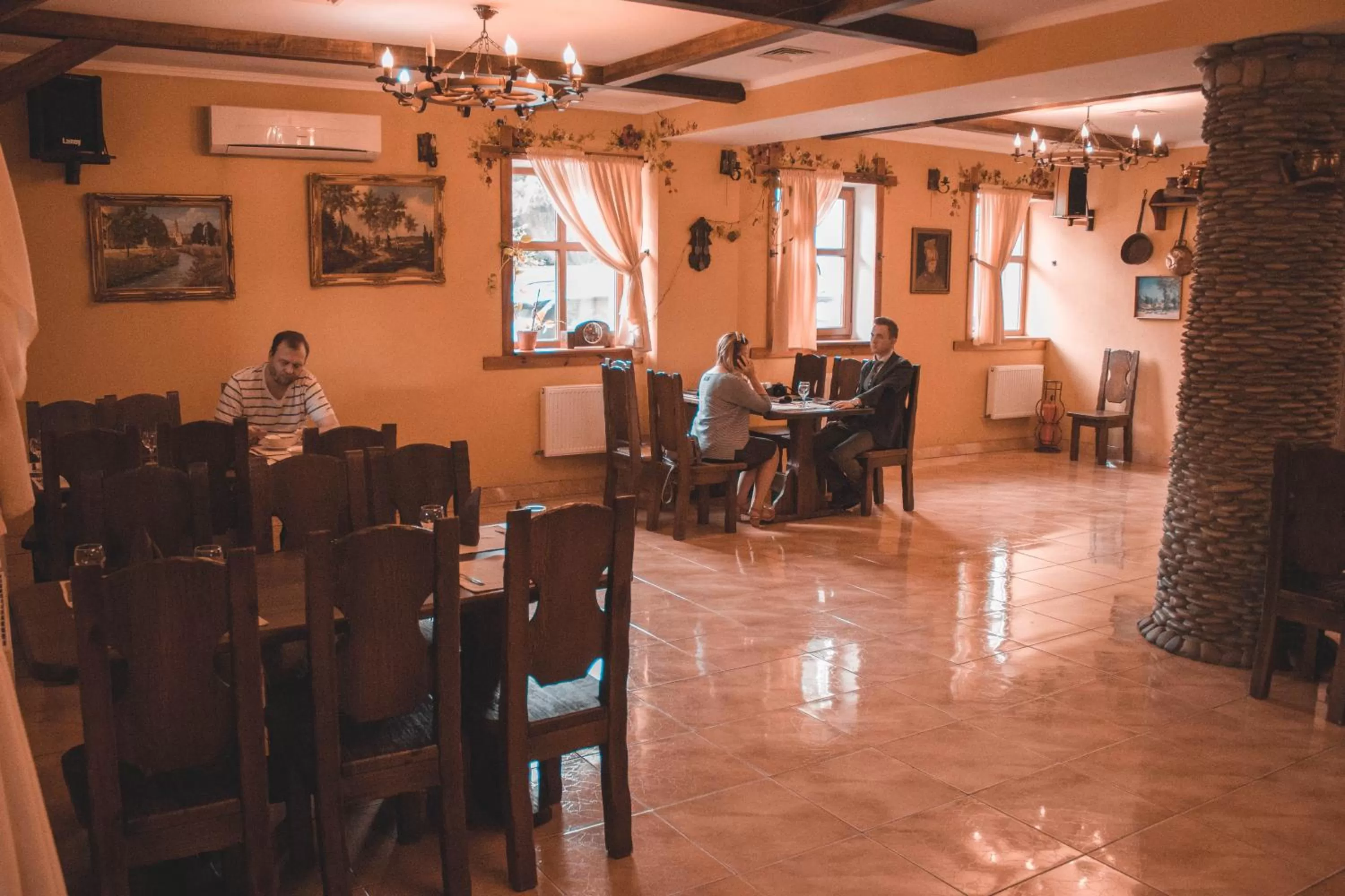 Restaurant/Places to Eat in Stara Vezha Hotel