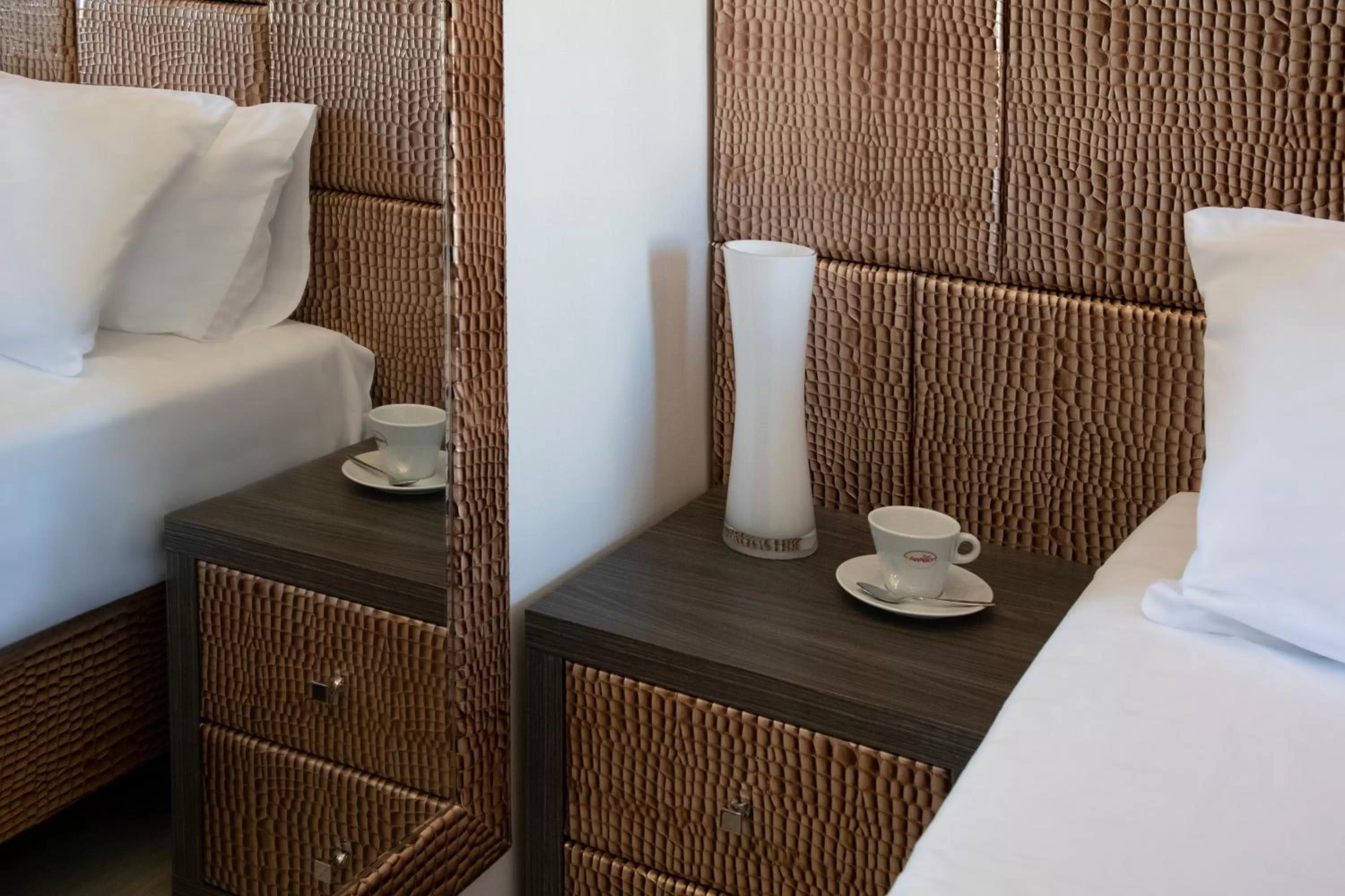 Bedroom, Bed in GOLDEN TULIP CANNES HOTEL de PARIS