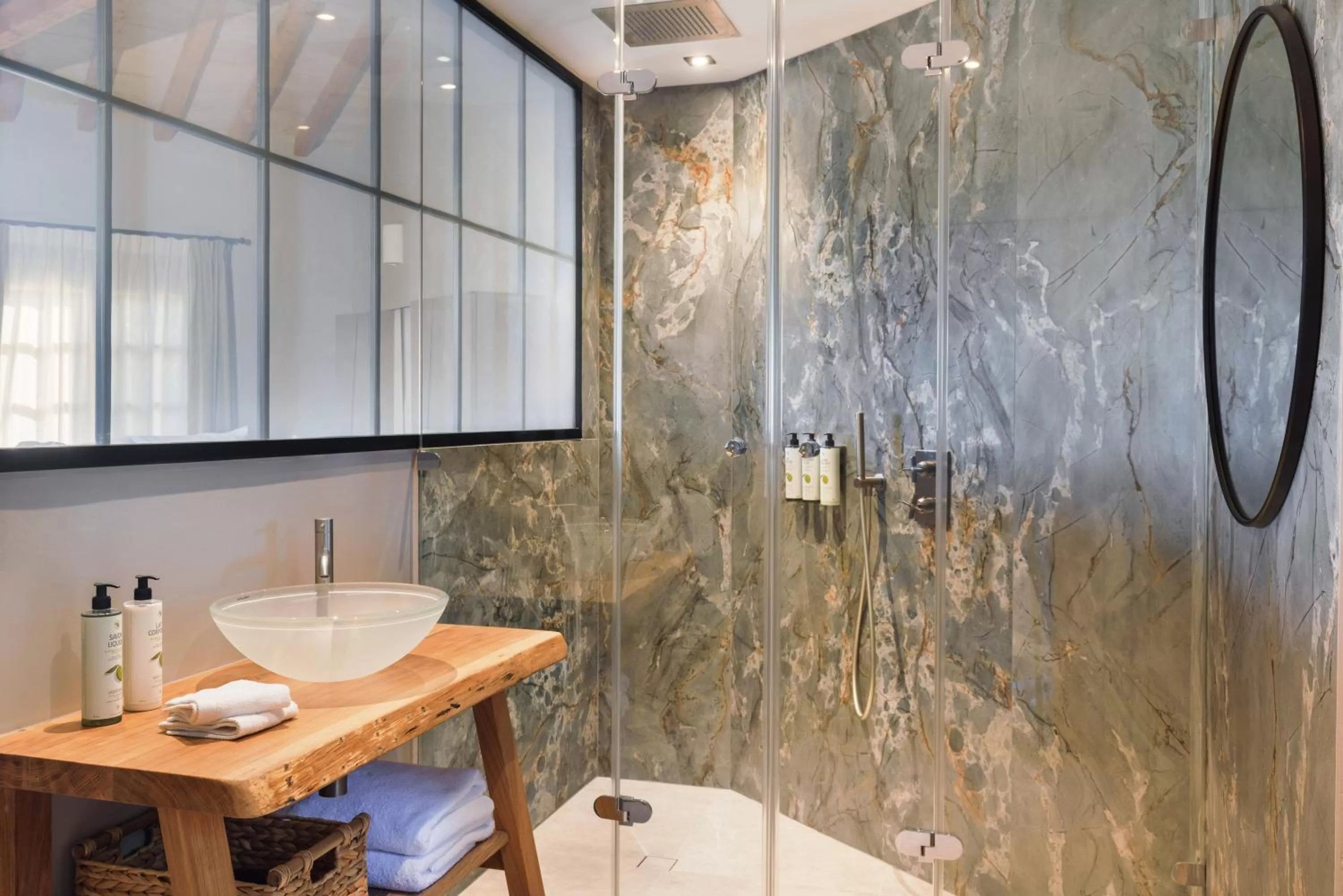 Bathroom in LOU CALEN