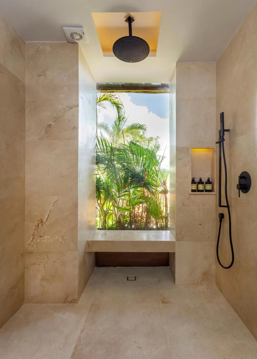Shower in Hotel Shibari - Restaurant & Cenote Club