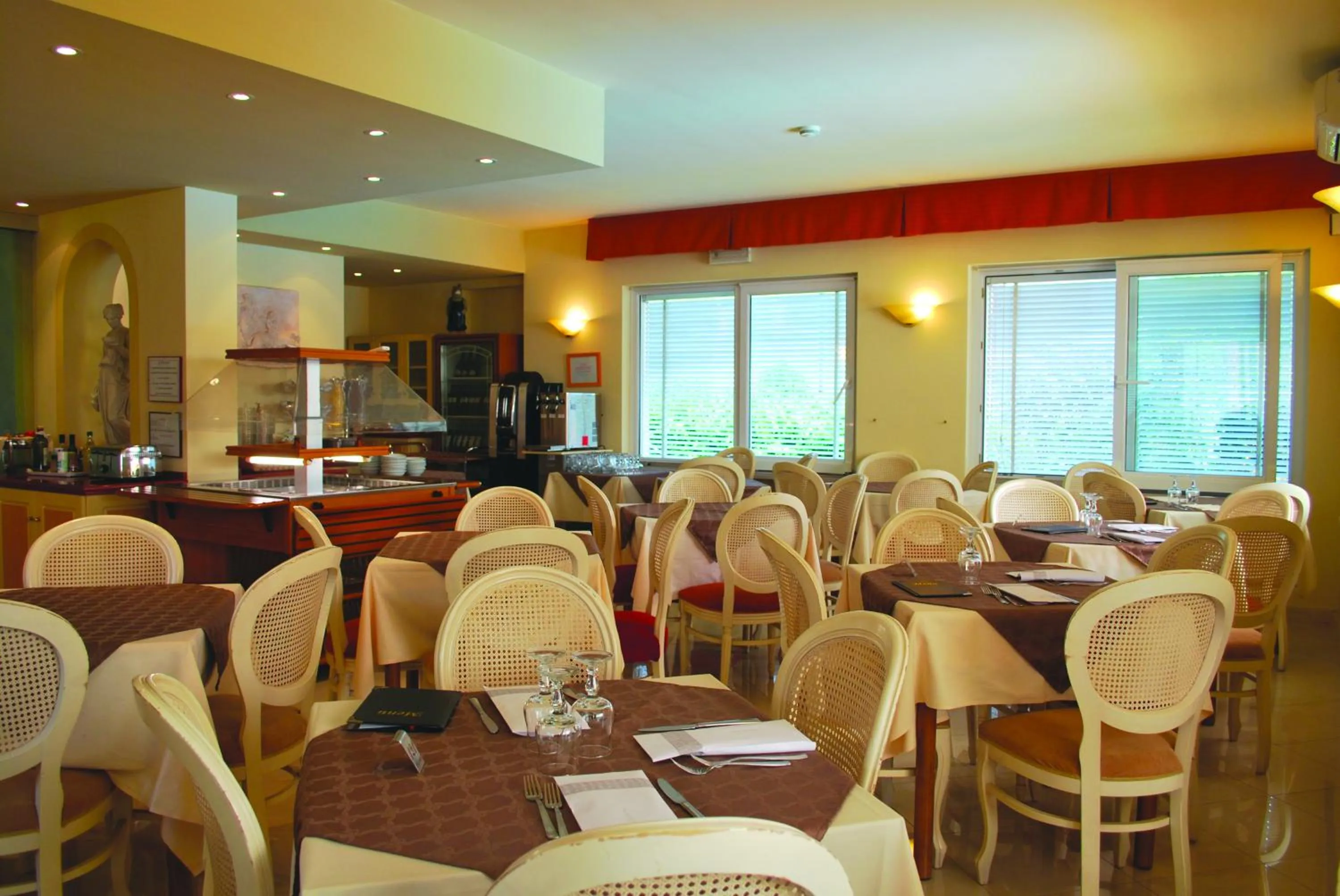 Restaurant/places to eat in Hotel Alsazia