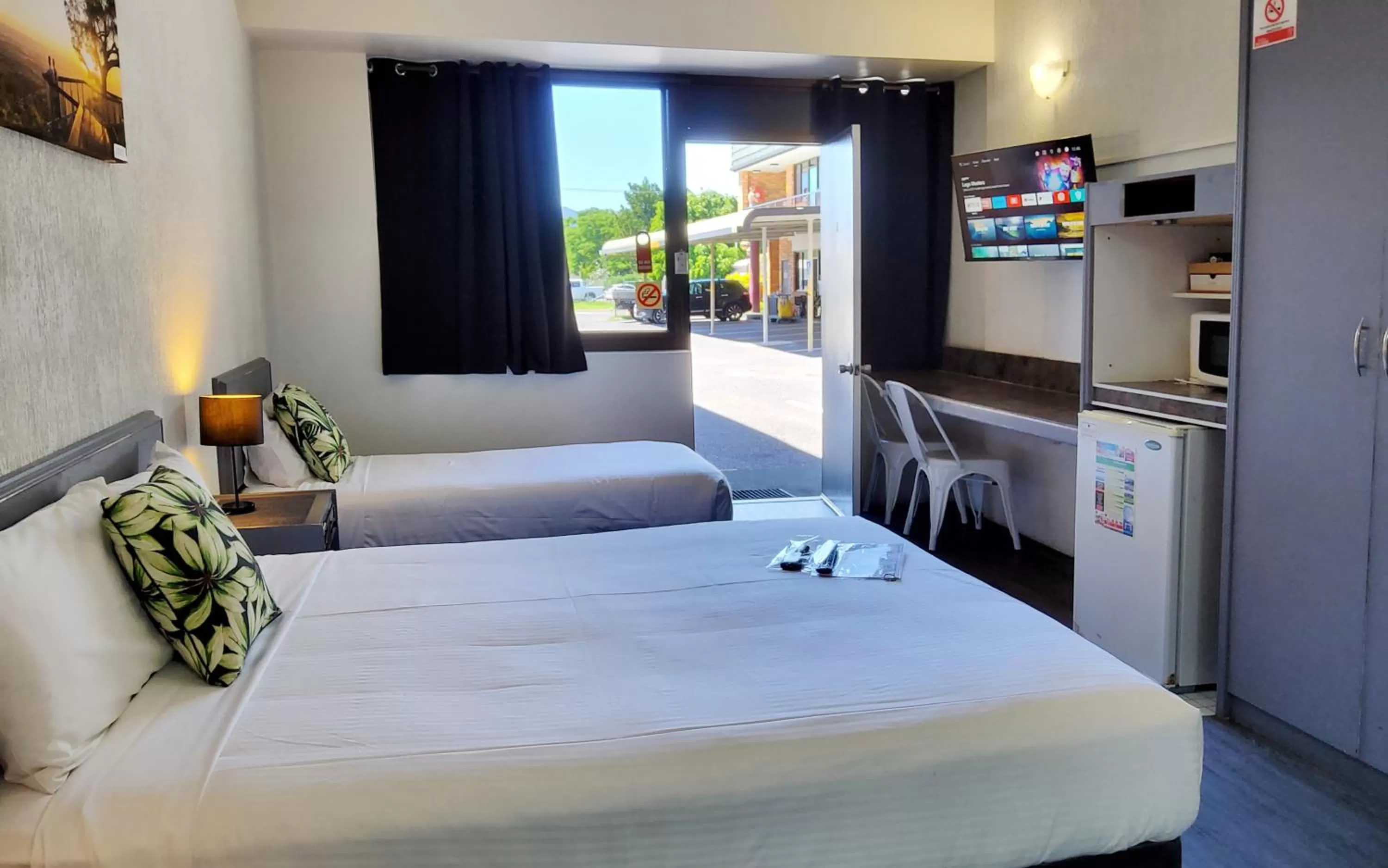 Pet Friendly Twin Room in Archer Park Motel