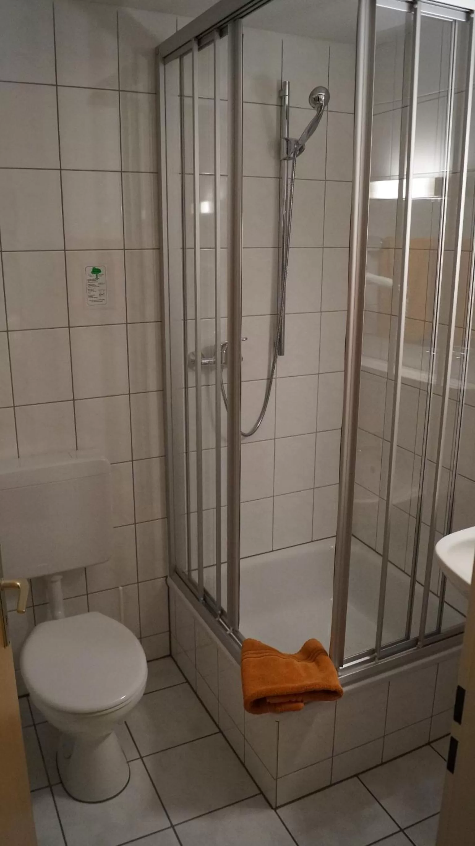 Shower in Hotel Select