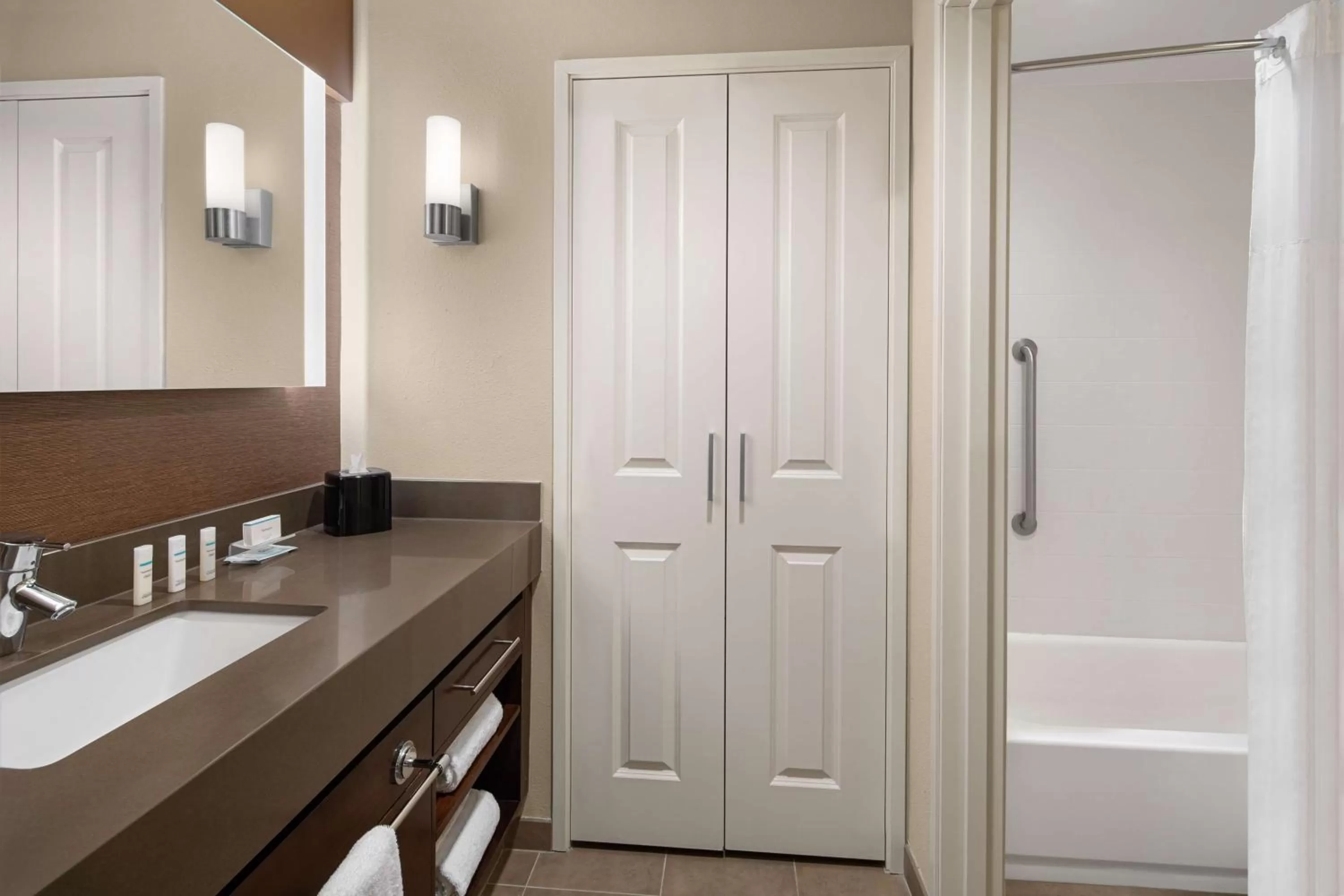 Bathroom in Homewood Suites Springfield