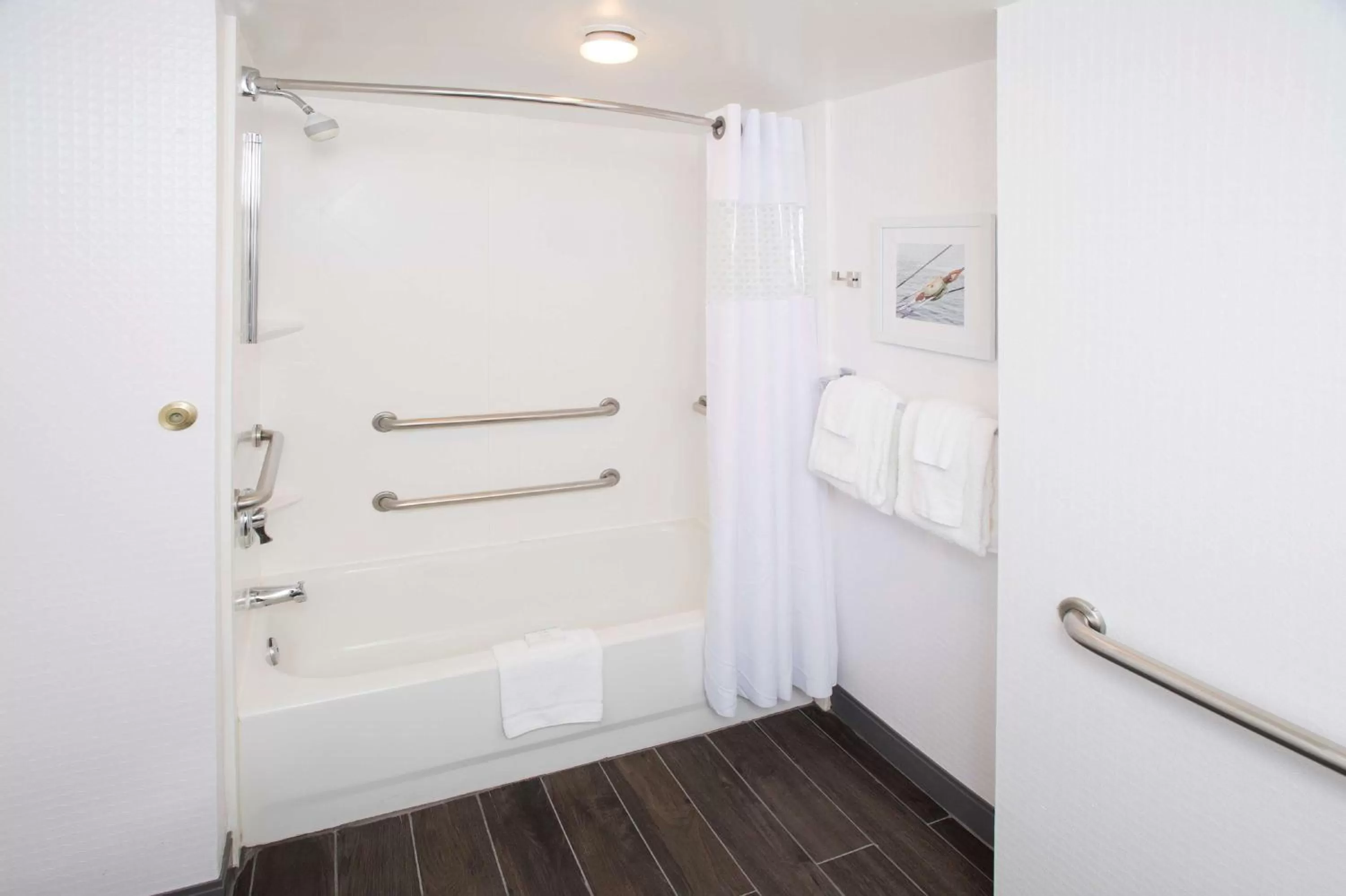 Bathroom in Hampton Inn & Suites Annapolis