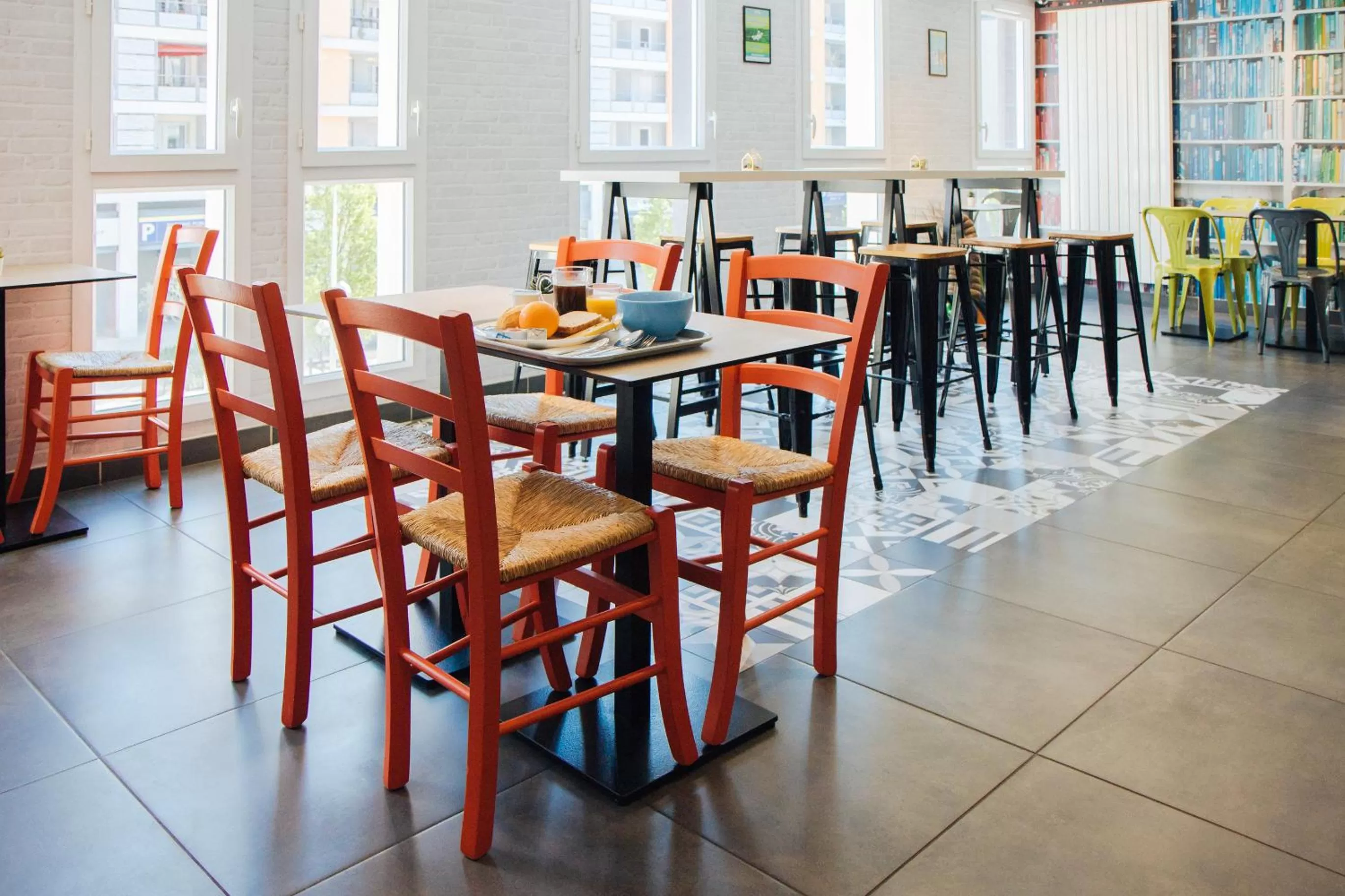 Restaurant/Places to Eat in Twenty Business Flats Nîmes Trigone