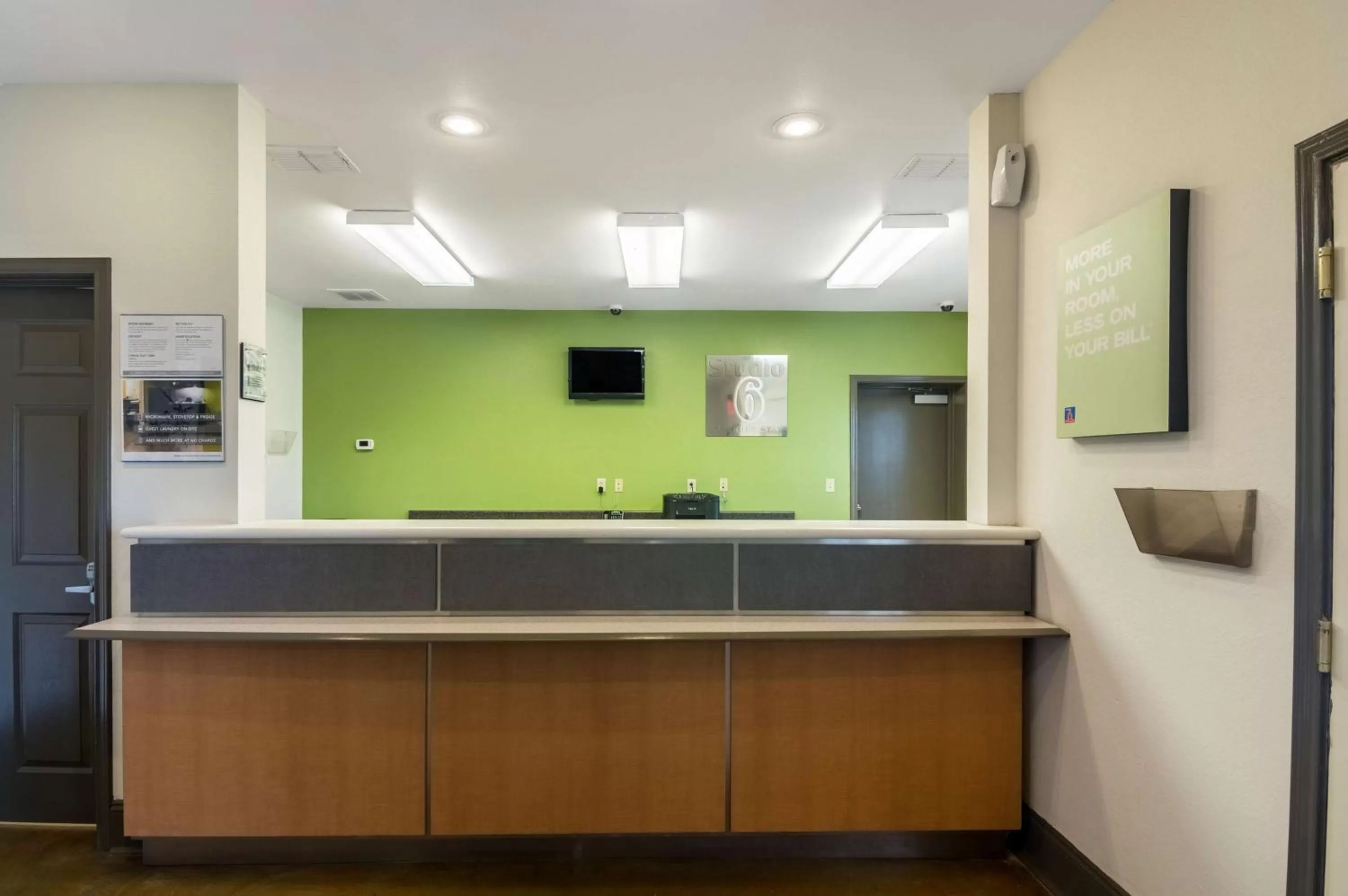 Communal lounge/ TV room in Blue Bonnet Suites -Lubbock, TX - Medical Center