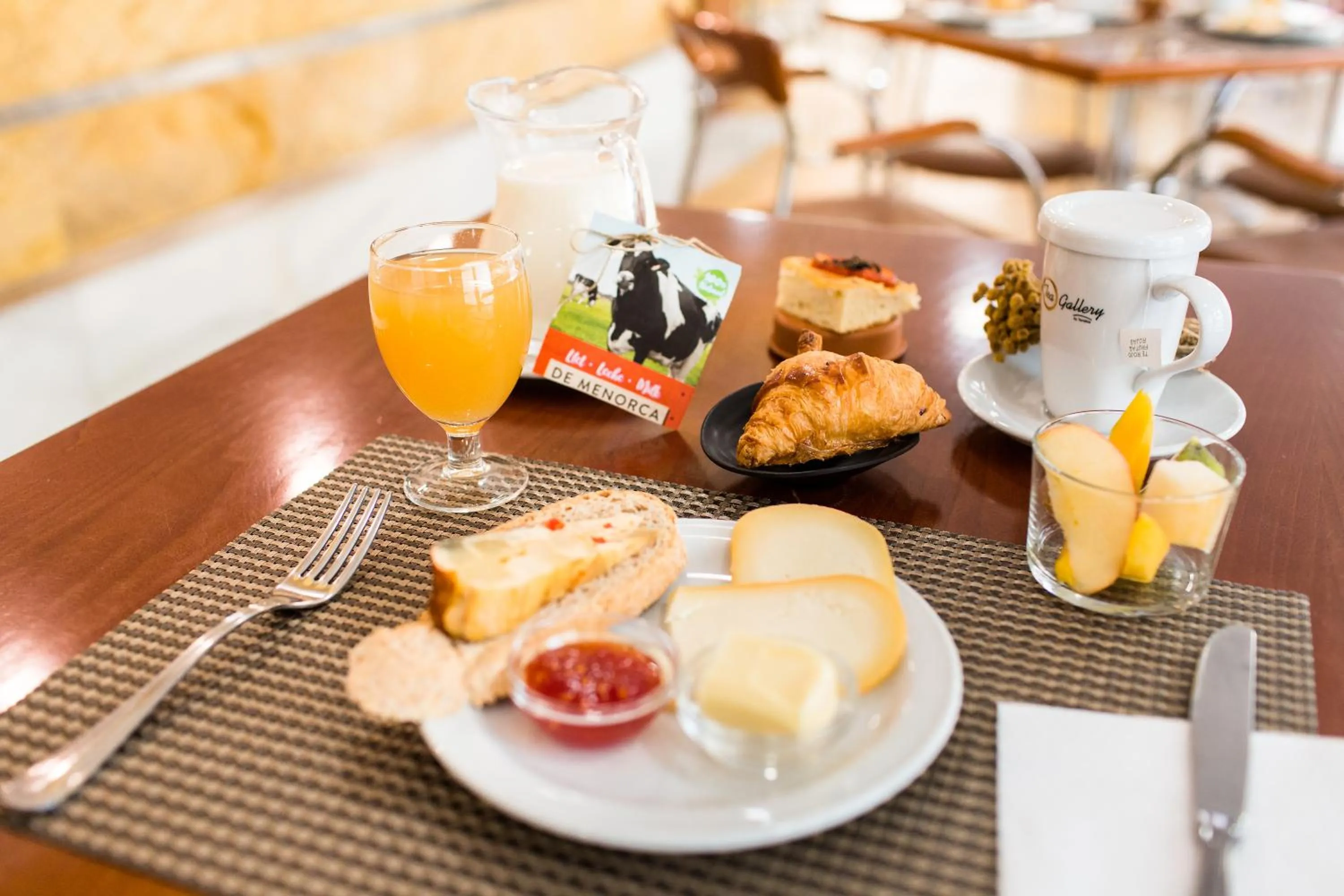 Food and drinks in Sagitario Hostal Ciutadella