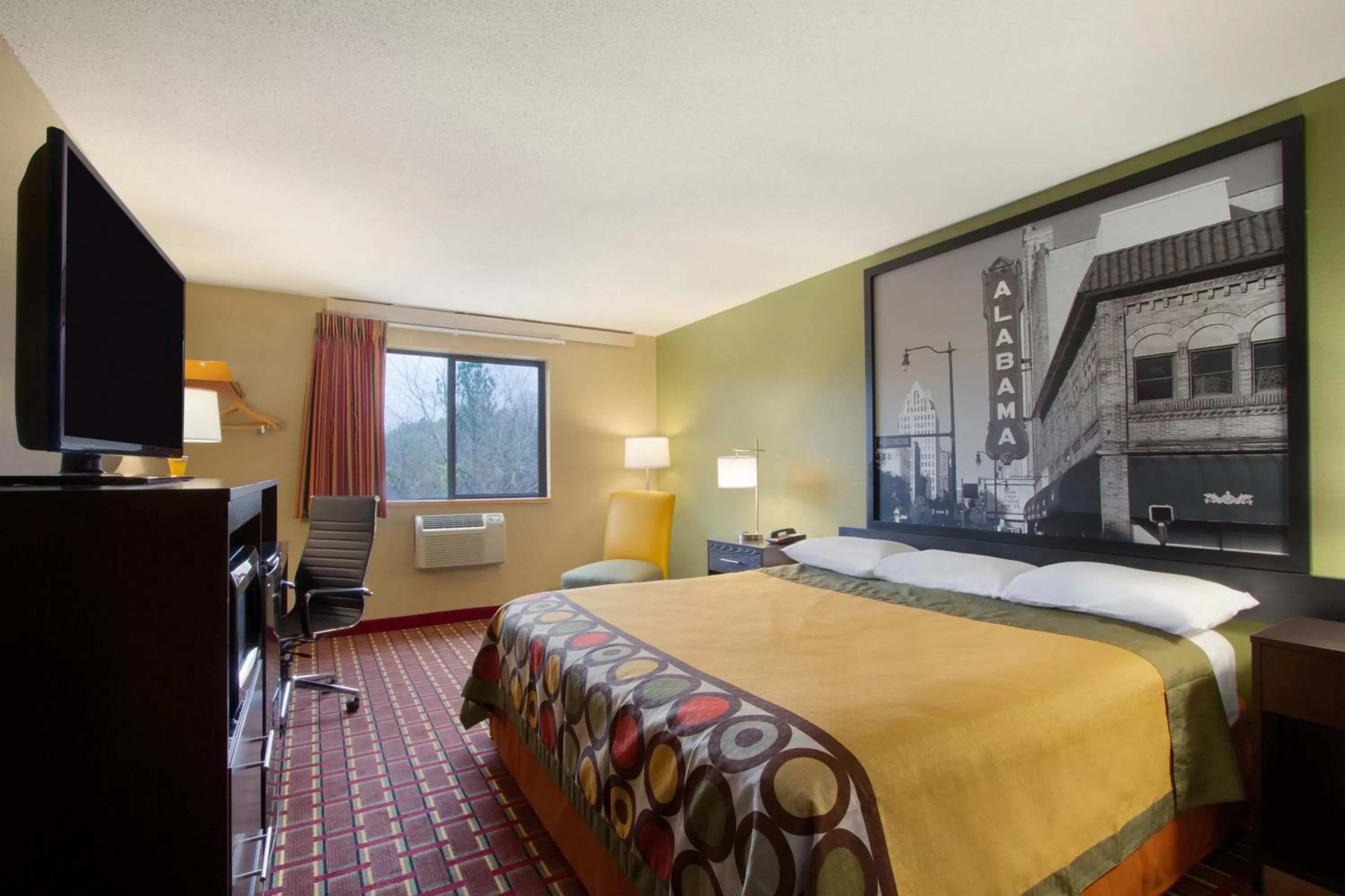 Bedroom, Bed in Super 8 by Wyndham Homewood Birmingham Area