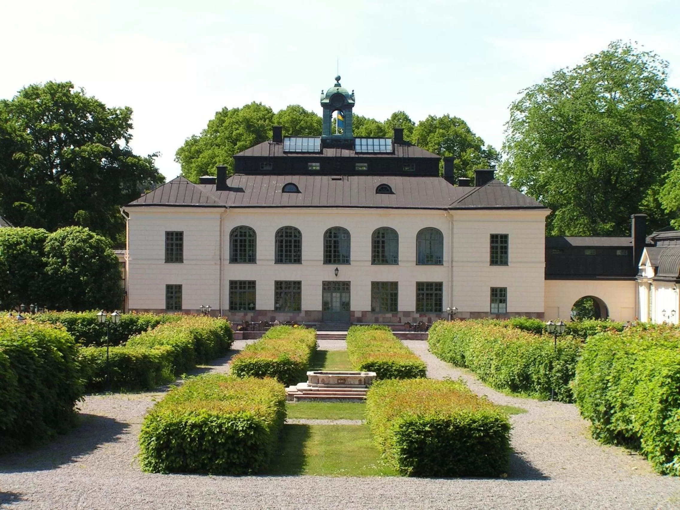 Facade/entrance in Näsby Slott