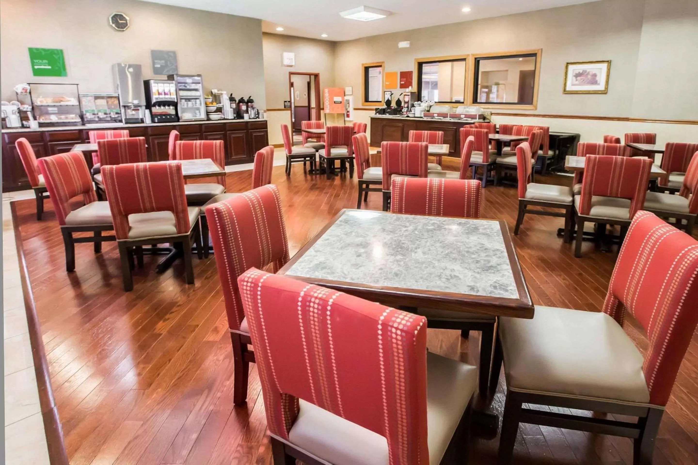 Restaurant/places to eat in Comfort Inn Crystal Lake - Algonquin