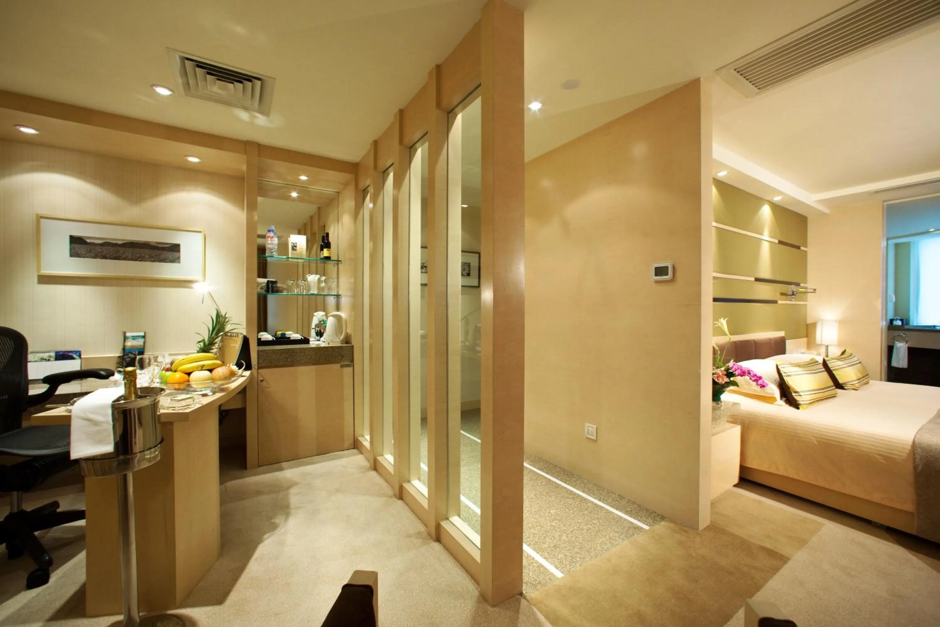 Bathroom in Juss Hengshan HotelFormer Regal International East Asia Hotel